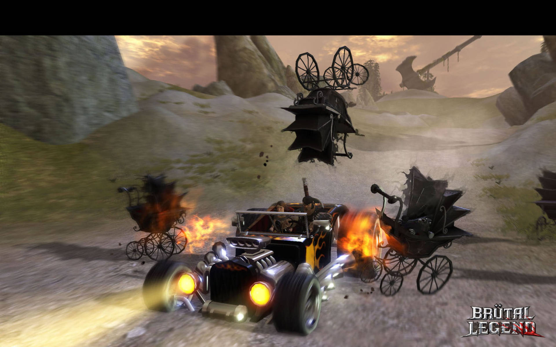 《Brutal Legend》艾迪與奧菲莉亞車禍場景 壁紙 — 一輛火焰特製賽車穿過荒涼的岩石荒地，被火焰戰車和飛行機械獸追趕。