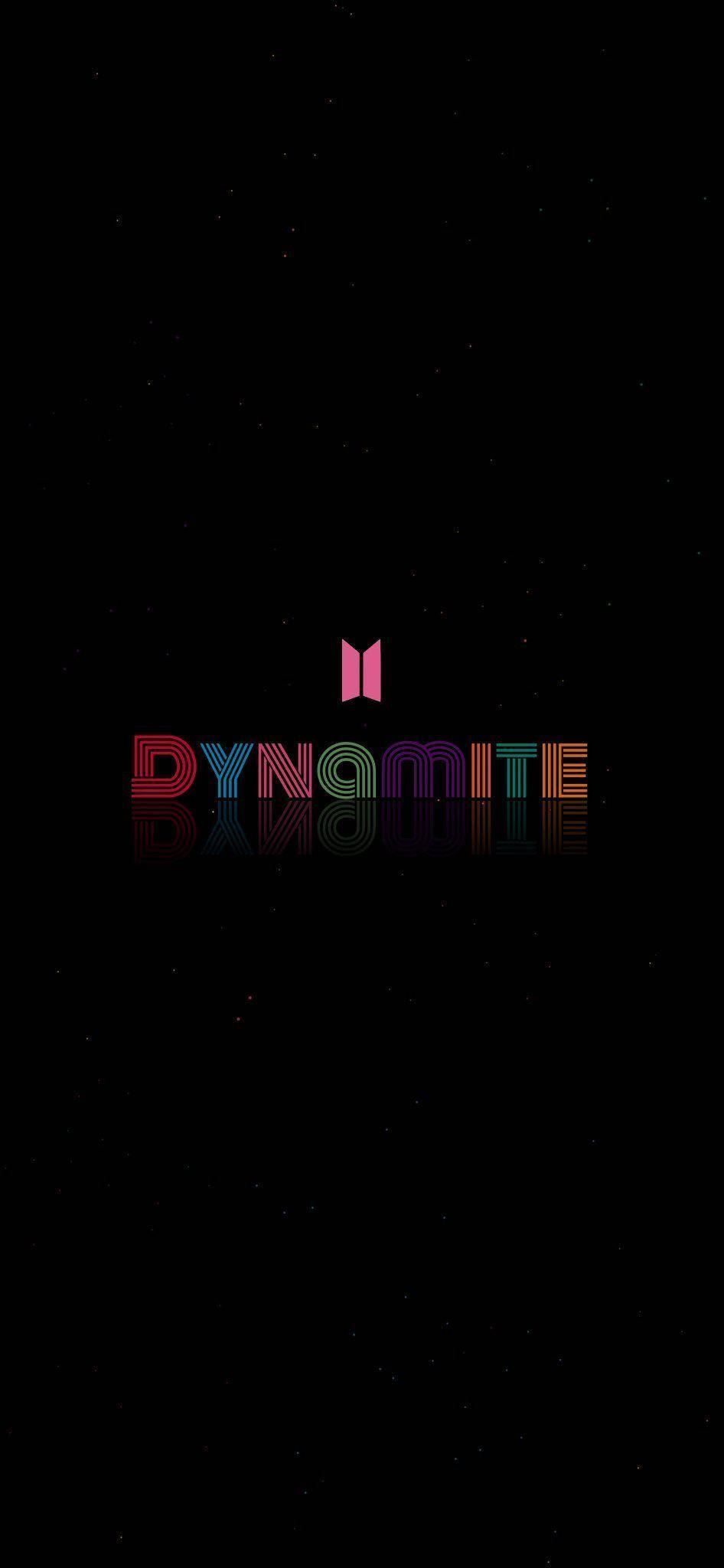 BTS 2021《Dynamite》標誌 壁紙 — 充滿活力的彩虹漸變文字炸藥，標誌居中，黑色星空背景帶有倒影。