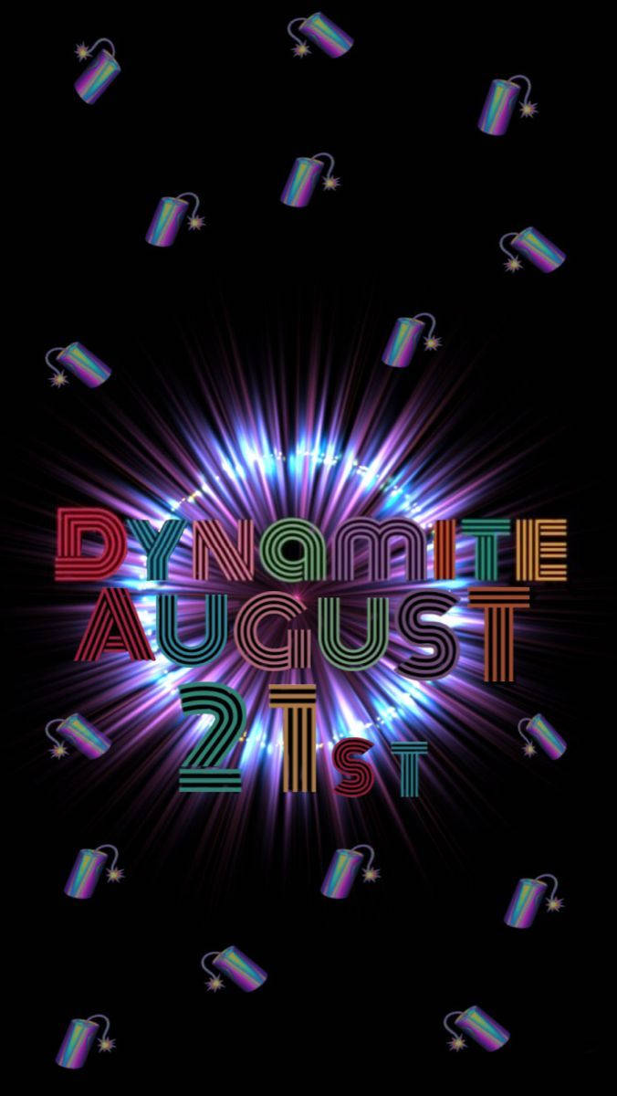 霓虹文字 Dynamite August 21st，帶有發光光束和漂浮煙花