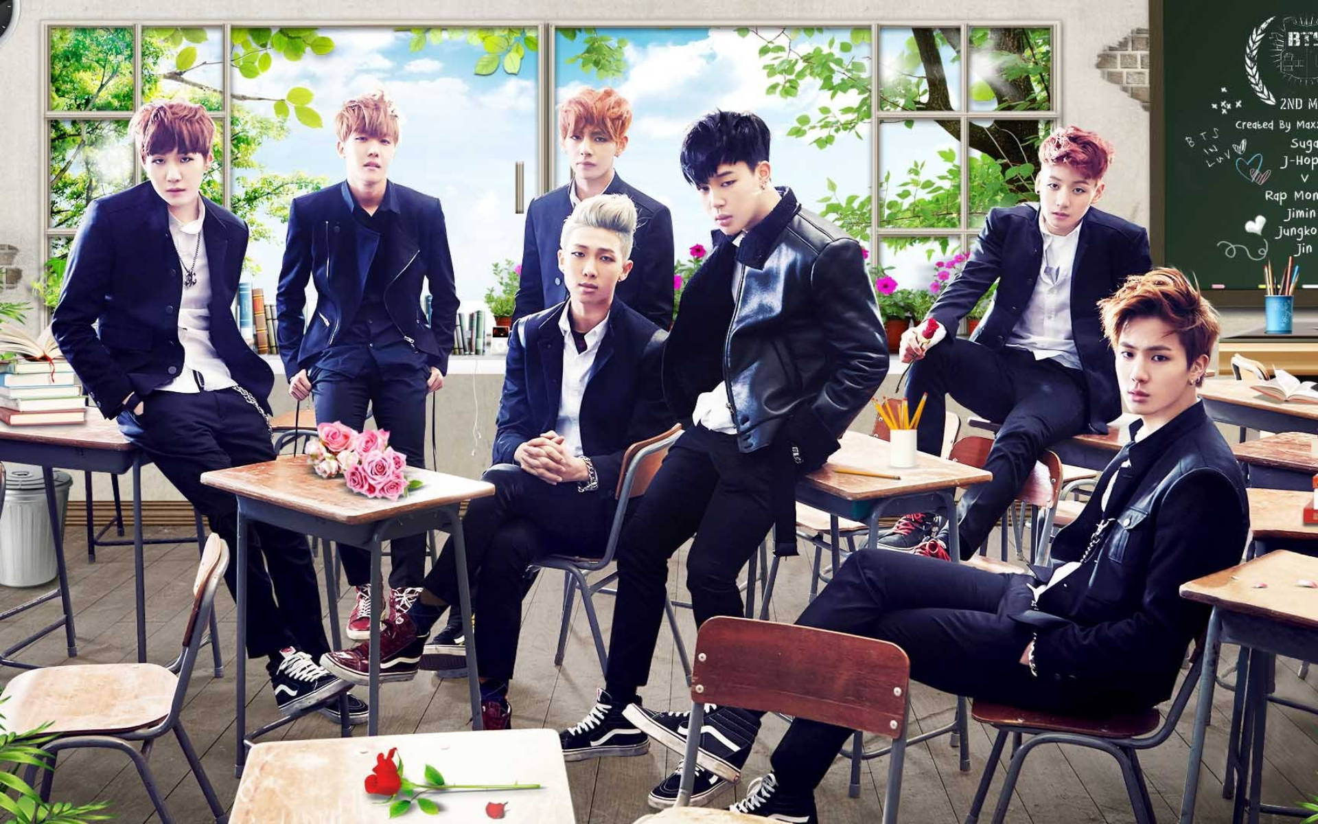 BTS教室合照 壁紙 — 七位時尚的年輕男士身穿黑色西裝，在陽光充足的教室裡自信地擺姿勢，窗外可見綠植。