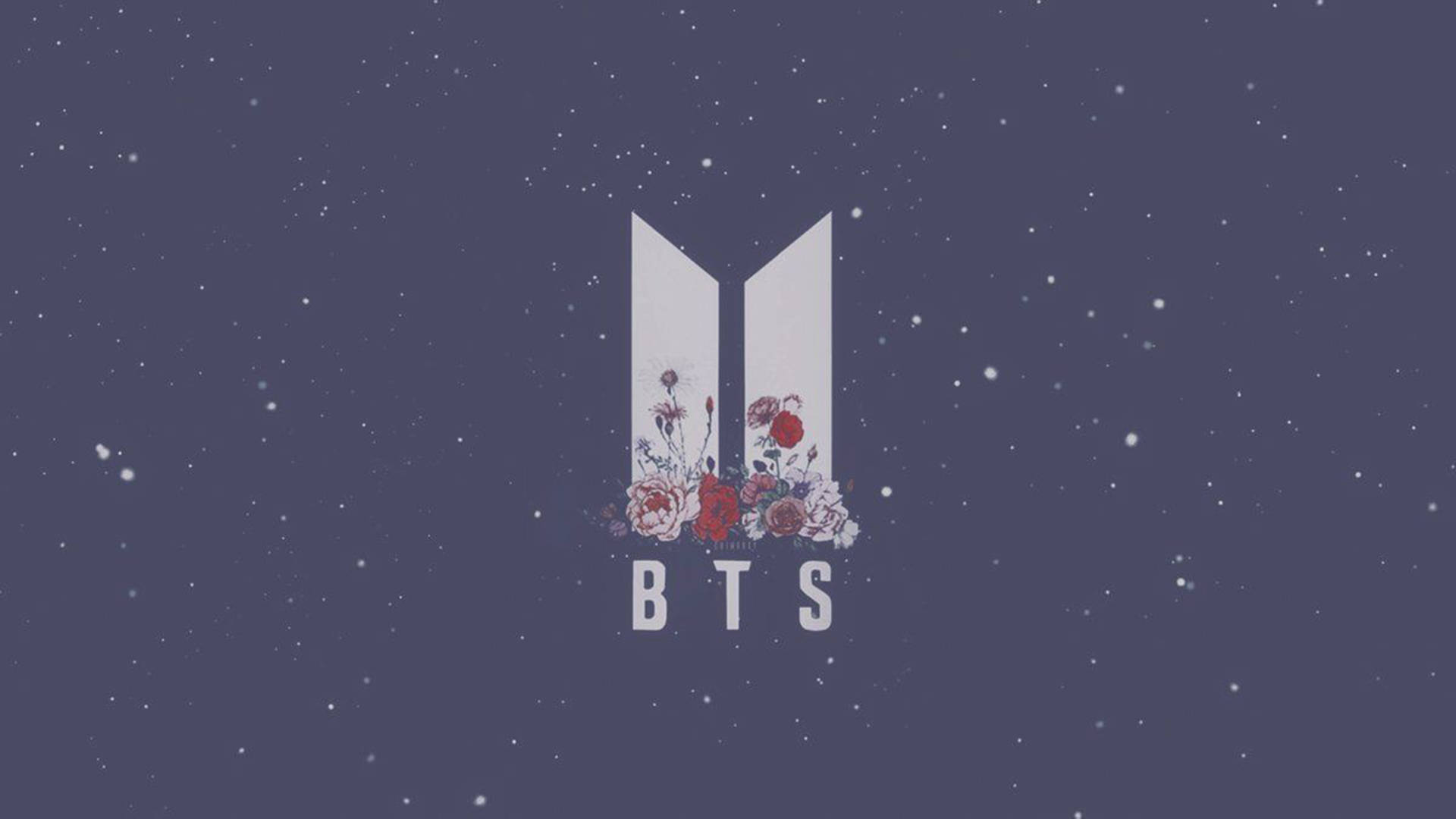 BTS美學筆電壁紙 壁紙 — BTS標誌，中央帶有花卉設計，背景為繁星點點的紫色夜空。