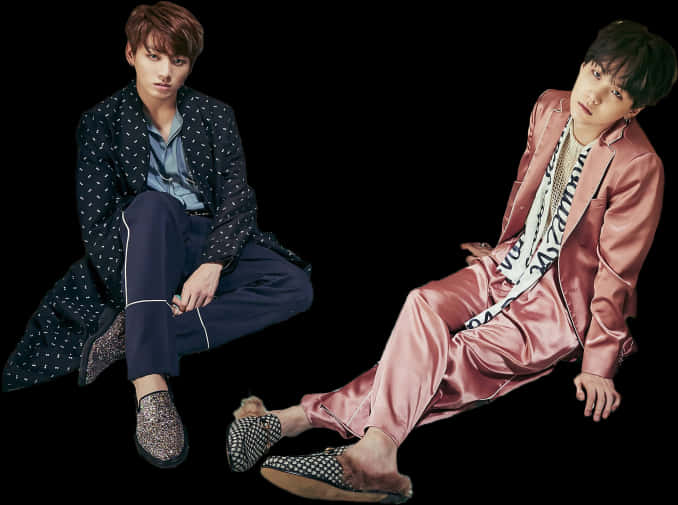 BTS雙人時尚穿搭 壁紙 — 兩位時尚男士以對比鮮明的服裝在純黑色背景前自信地擺姿勢。