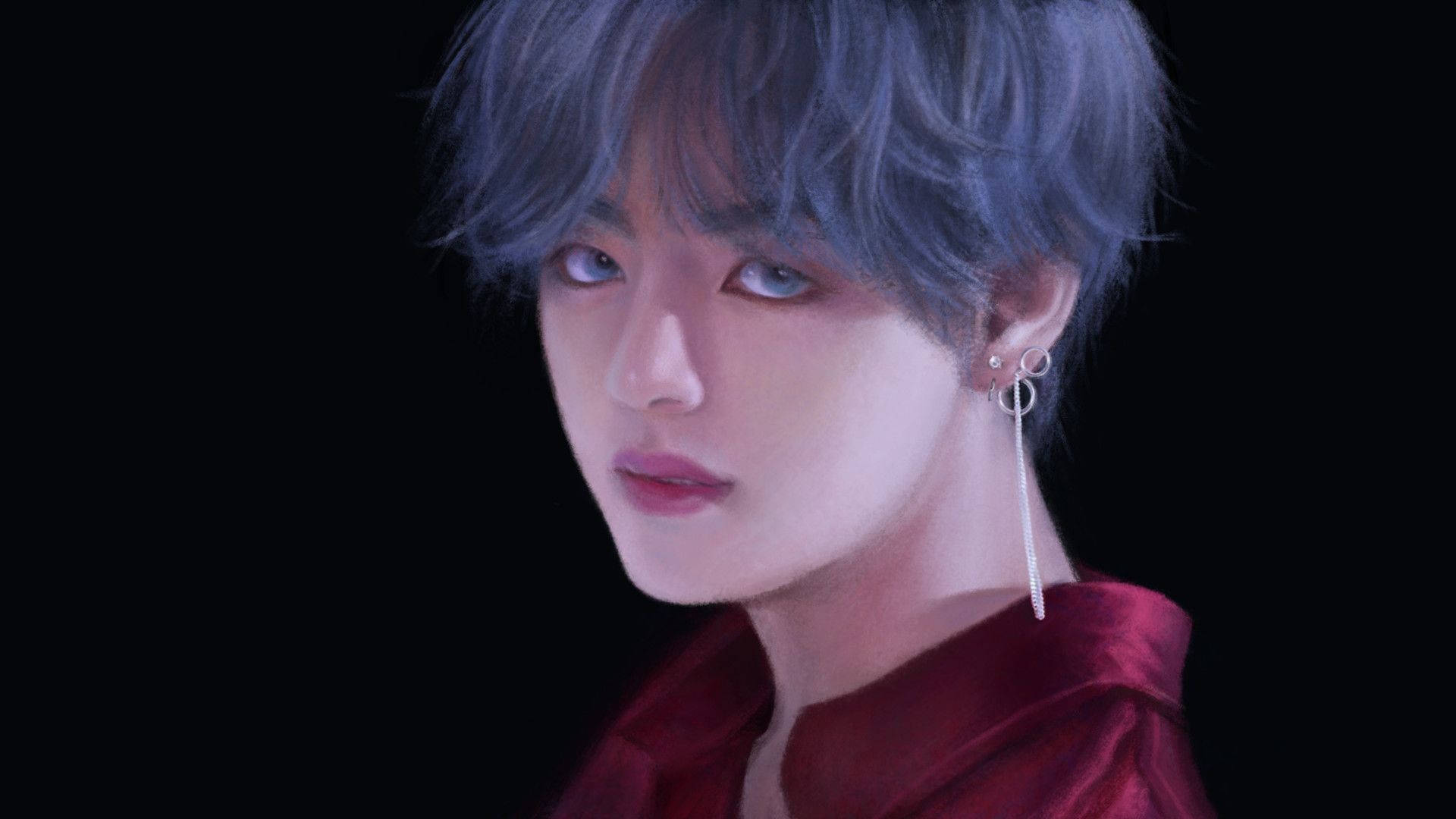 BTS V 銀髮藝術照 壁紙 — 一個藍色頭髮、紅色上衣嘅人喺戲劇性燈光下，對住黑色背景專注地凝視。