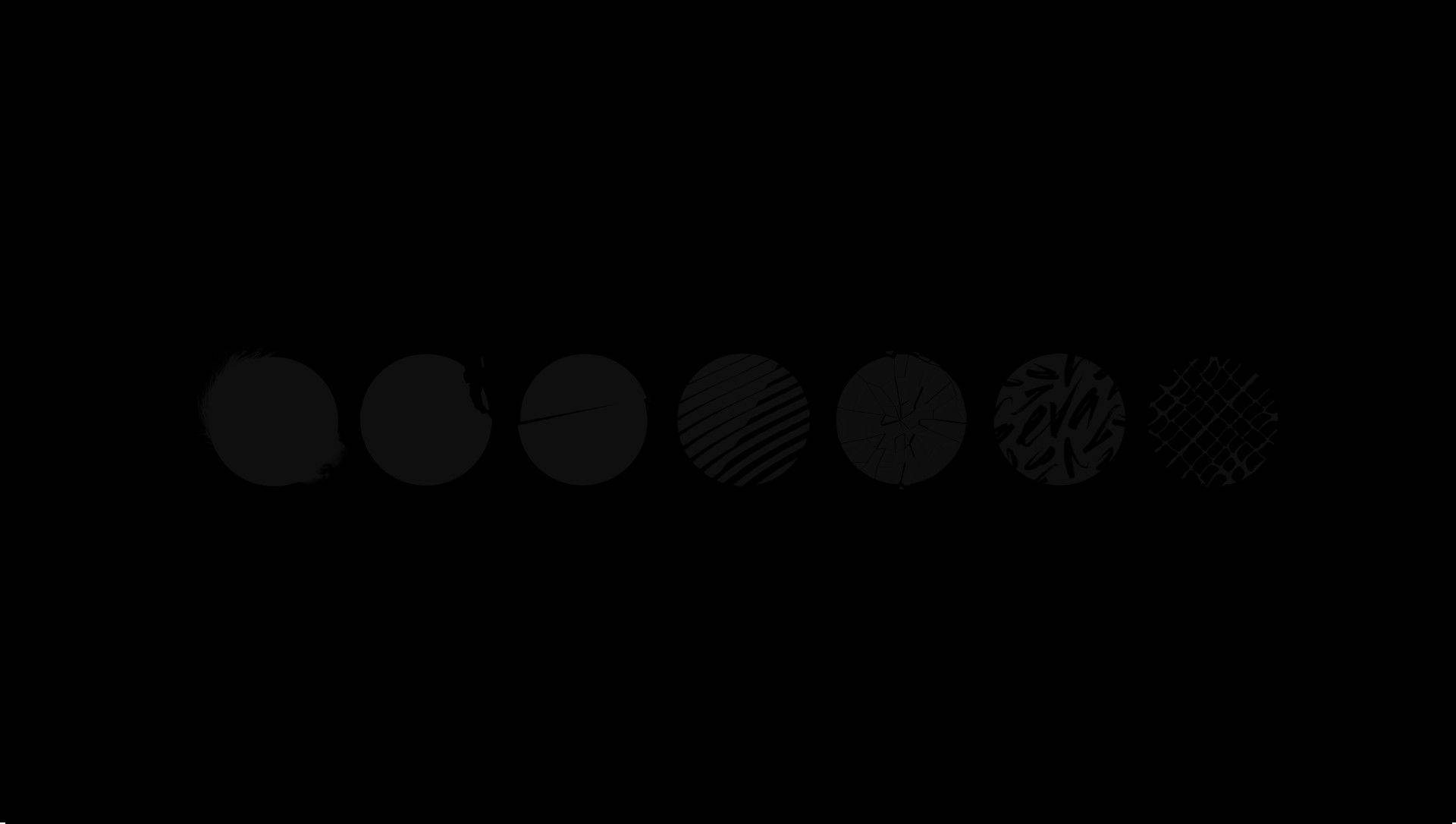 BTS《Wings》專輯標誌黑調風 Tumblr 電腦壁紙 壁紙 — 七個極簡深灰色紋理圓圈水平排列在黑色背景上。