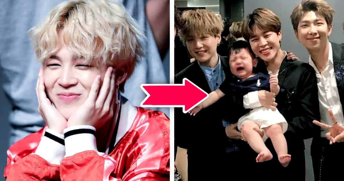 BTS 成員 Jimin 搭載哭泣嬰兒的可愛畫面 壁紙 — 一個微笑的男人穿著紅色外套，旁邊是一張他與朋友抱著哭泣嬰兒的合照。