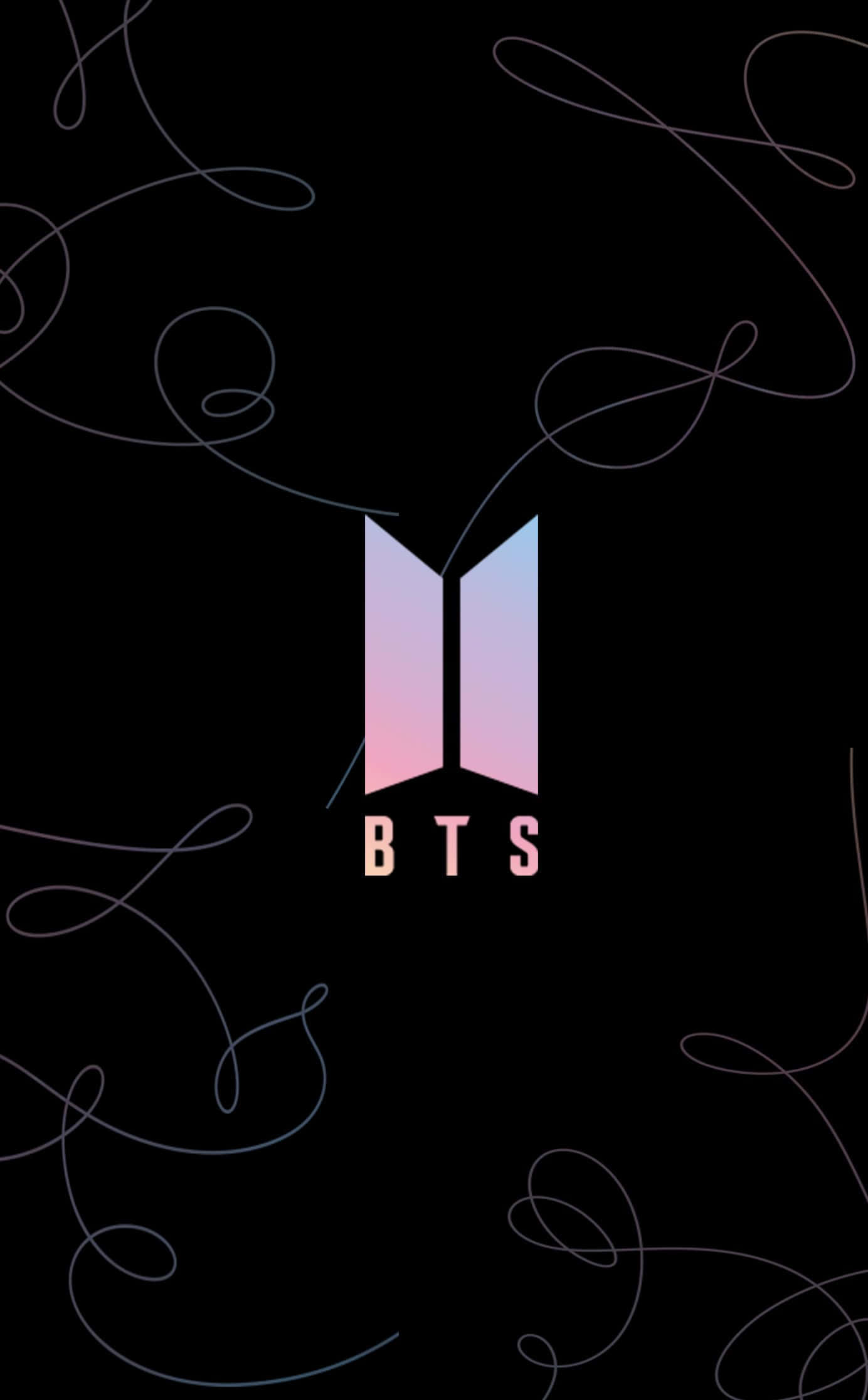 Bts Icon 桌布 壁紙 — BTS 標誌以粉紅和藍色漸變置於黑色背景中央，帶有精緻的漩渦線條藝術。