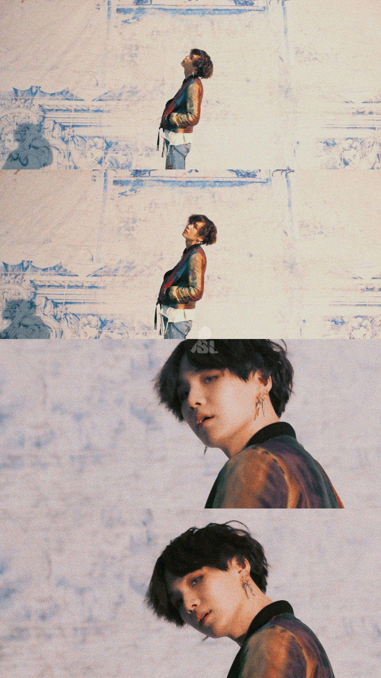 BTS《Fake Love》SUGA多鏡頭特寫 壁紙 — 一位深色頭髮和紋身的年輕男子，在帶有素描般建築元素的紋理藍白背景上向上凝視。