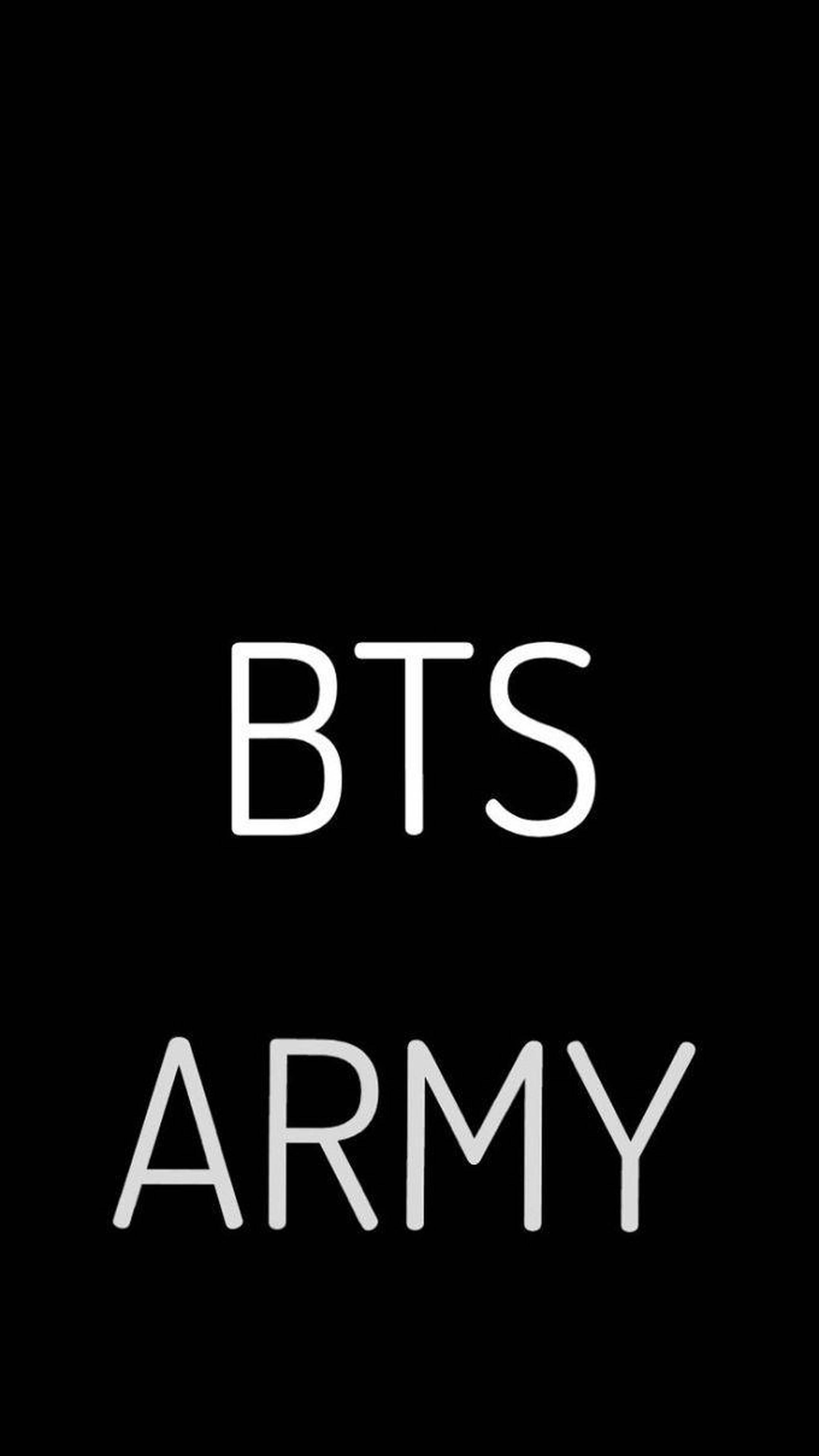 BTS粉絲黑底海報 壁紙 — 粗體白色文字 BTS ARMY 居中顯示在純黑色背景上。