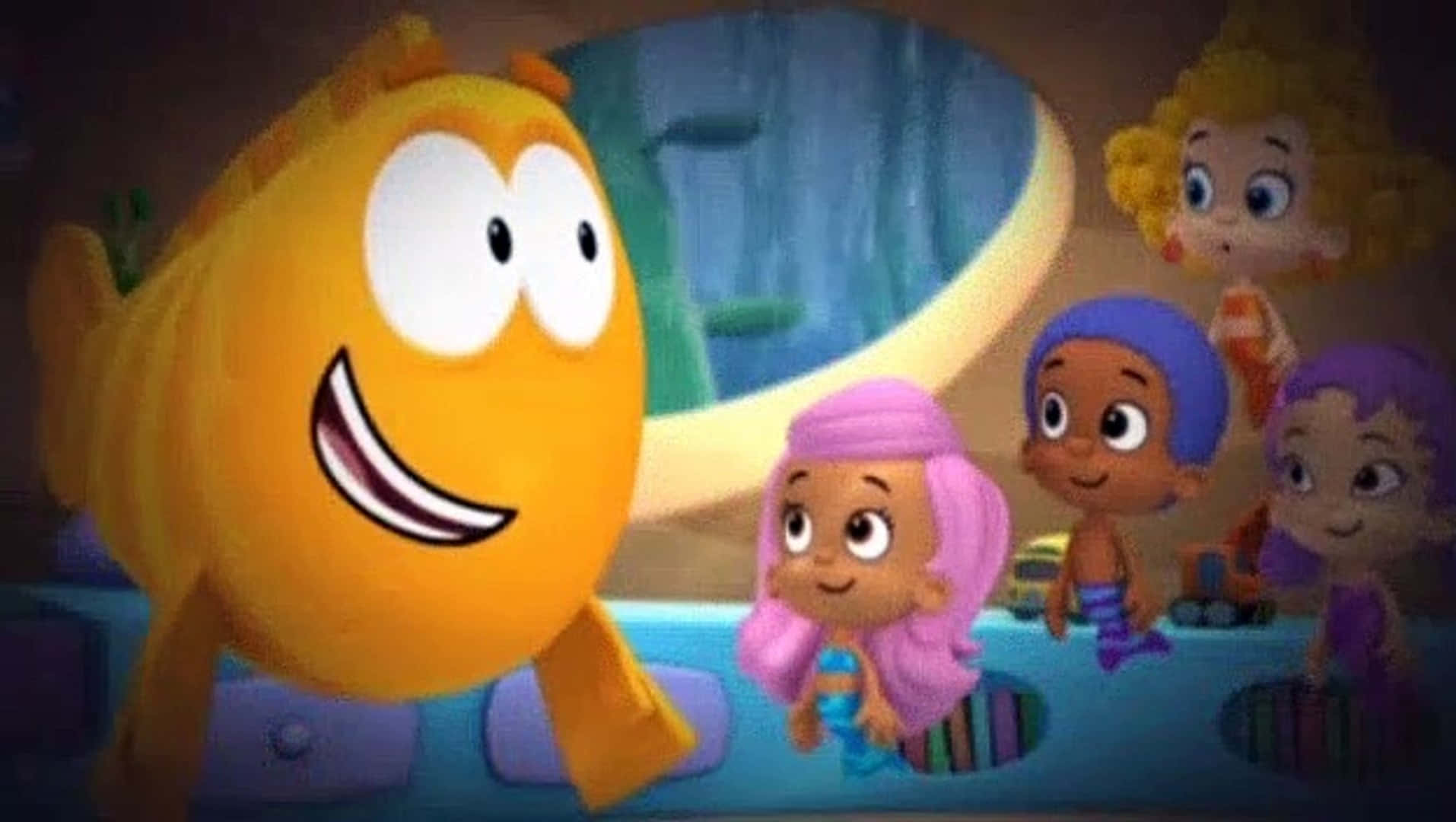 《Bubble Guppies》角色展現歡樂笑容 壁紙 — 一條快樂的黃色魚在色彩繽紛的水下環境中與四個動畫兒童互動，露出燦爛的笑容。