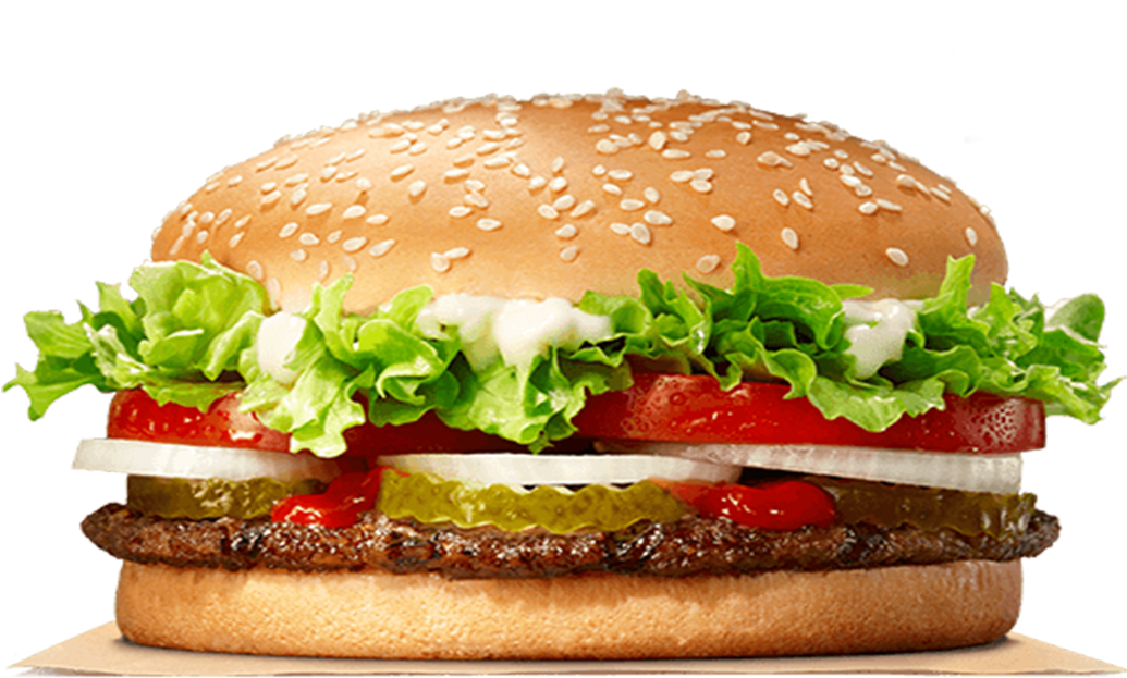 Burger King經典惠普 壁紙 — 一個高聳的芝麻籽漢堡，新鮮生菜、番茄、洋蔥、酸黃瓜和多汁的肉餅高高堆疊在黑色背景上。