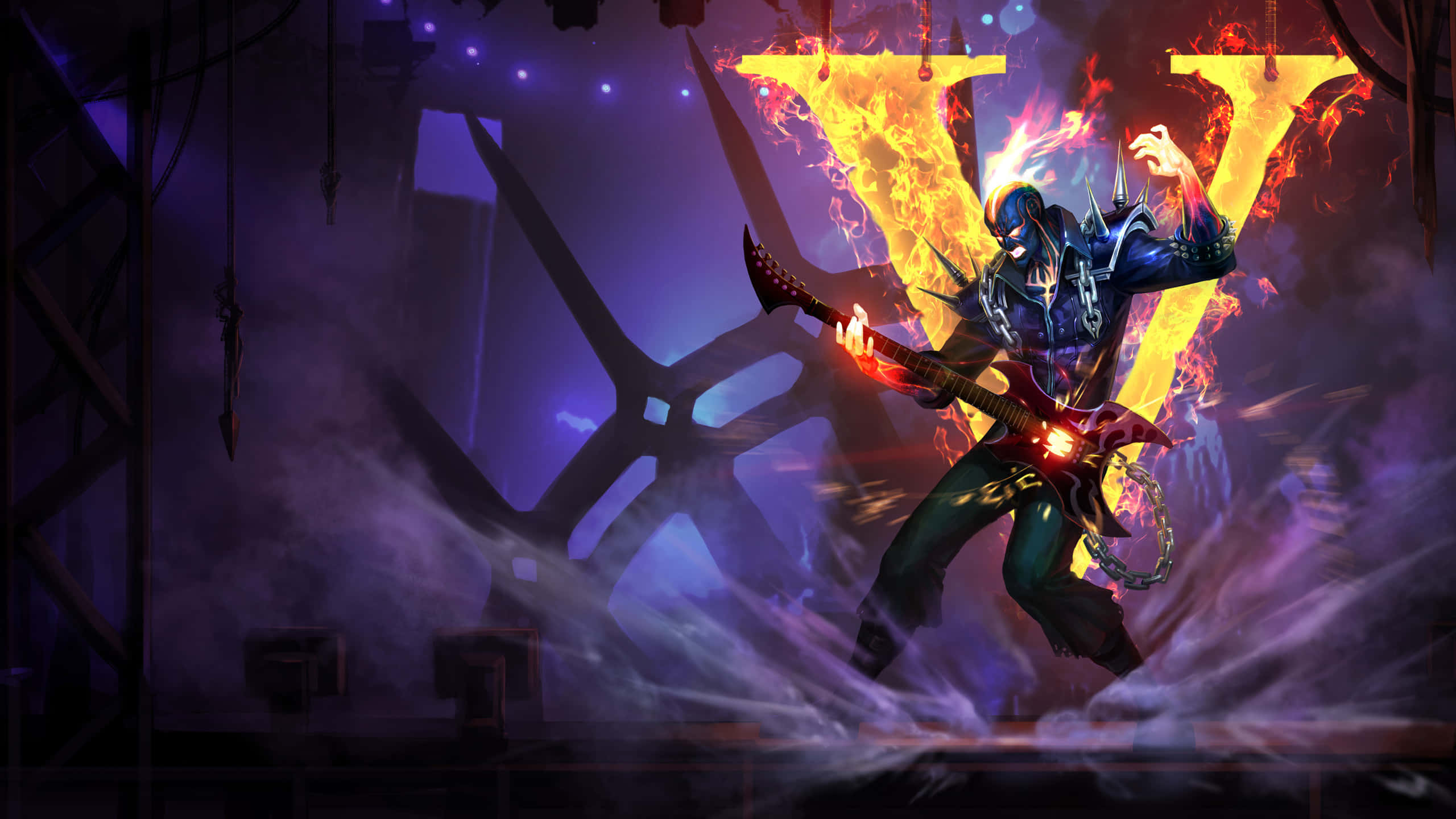 英雄聯盟 Burning Vengeance 品牌 2440x1440 背景 壁紙 — 一個火焰動畫結他手在黑暗的演唱會舞台上，穿過煙霧，跳向發光的黃色V形背景。