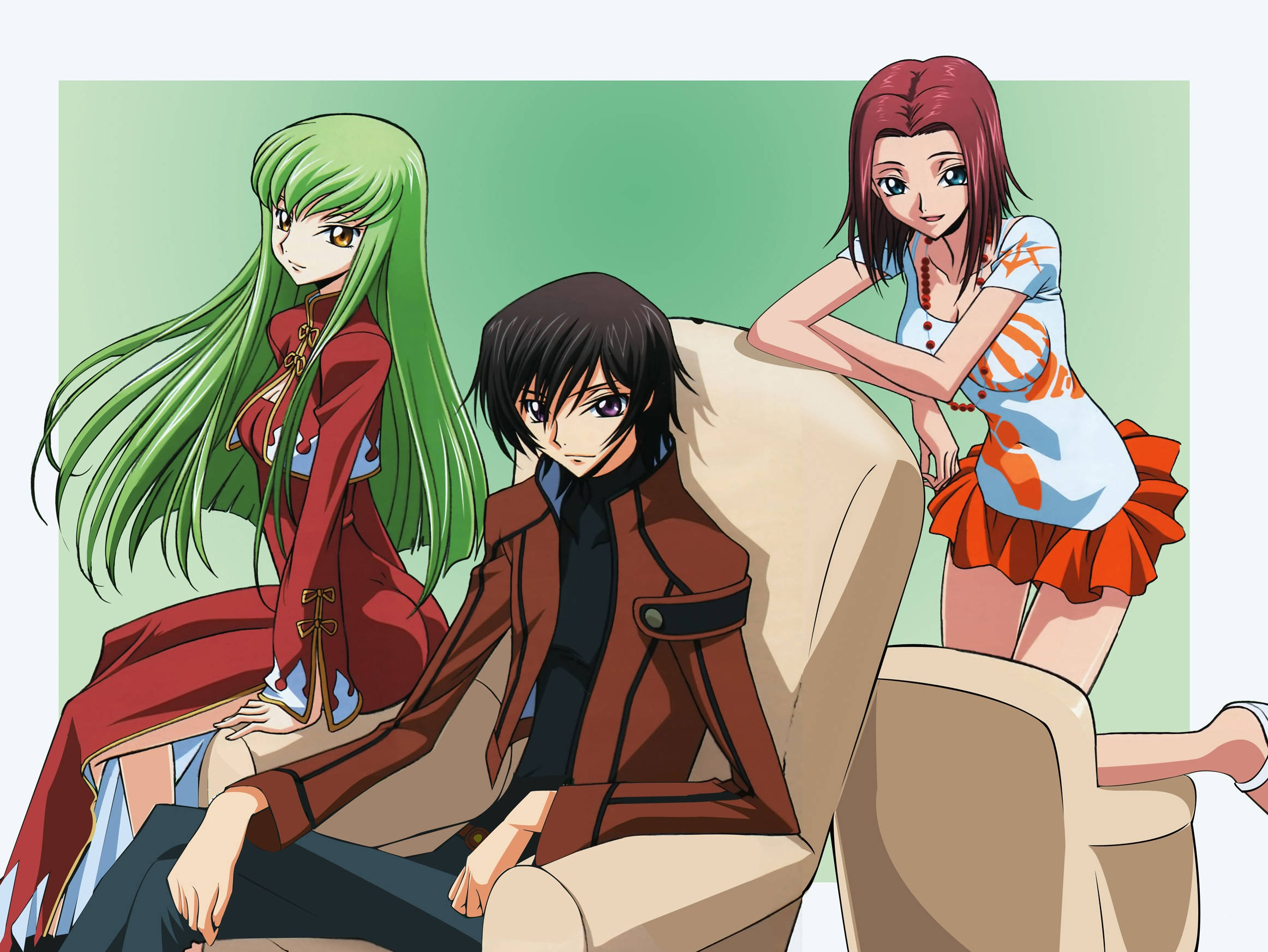 C.C. 與 Lelouch Lamperouge 及 Kallen 壁紙 — 三個動漫角色在米色梳化上擺姿勢，背景為純綠色，穿著不同的服裝和表情。