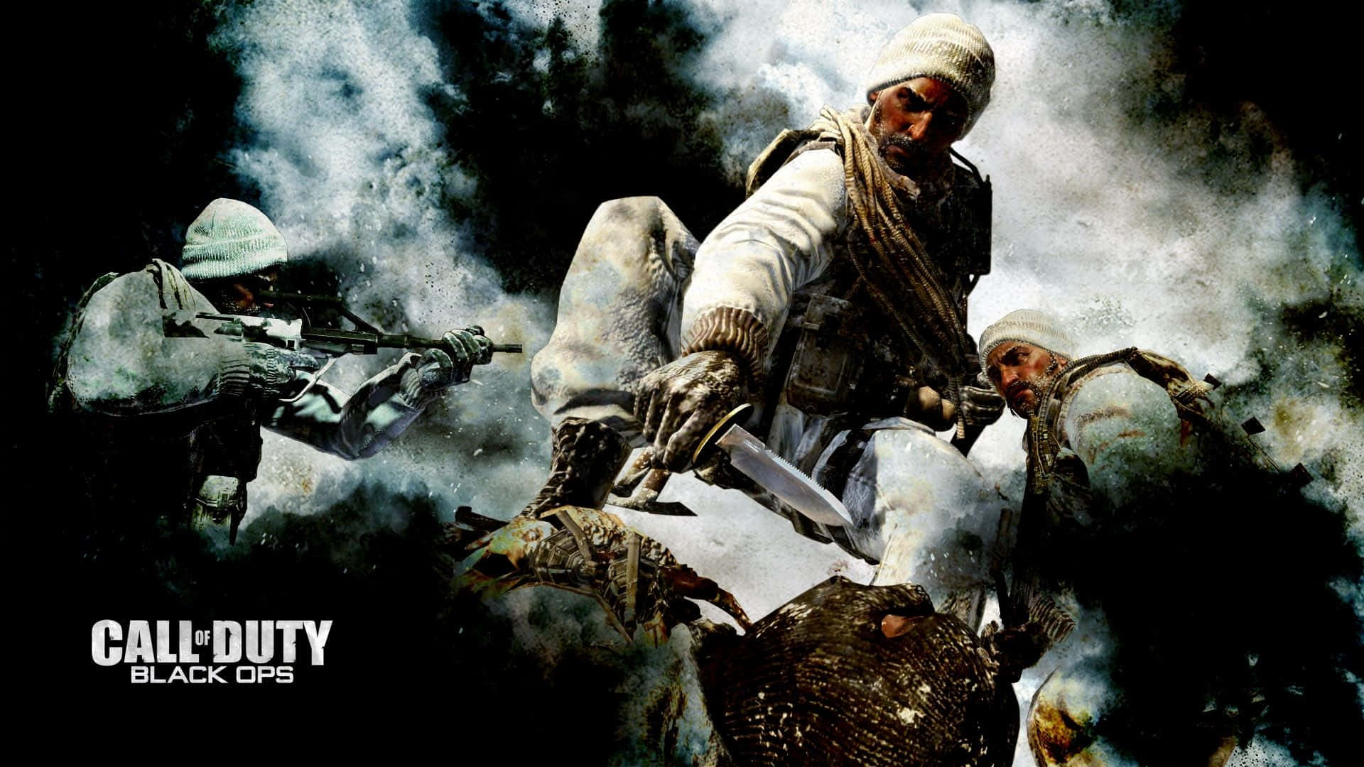 《Call of Duty: Black Ops Cold War》高清壁紙 壁紙 — 三名身穿冬季裝備的士兵在煙霧和混亂中的雪地戰場上衝突。