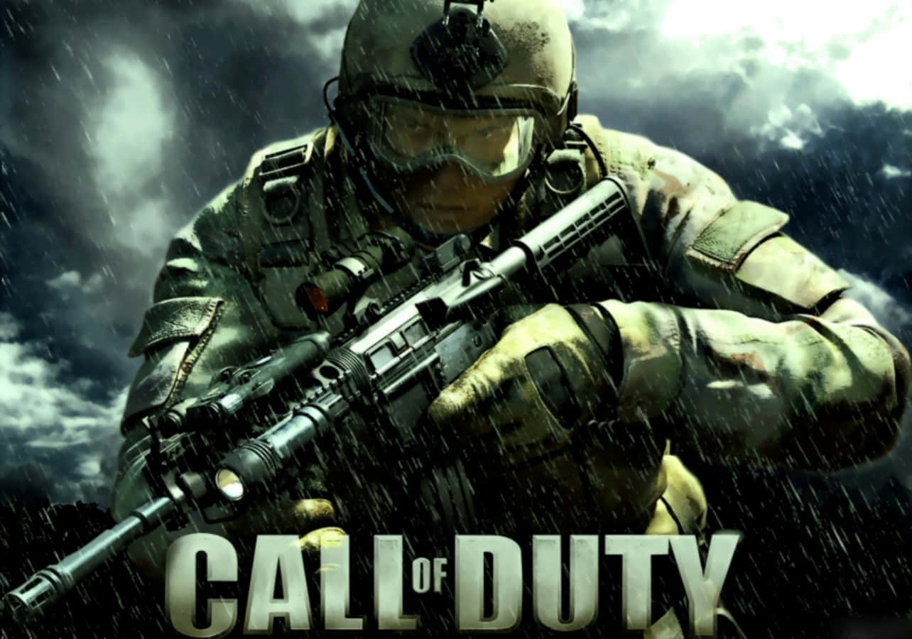 《Call of Duty》鍛鍊你的FPS實力 壁紙 — 一名全副武裝的士兵在暴雨中緊握步槍，背景是風暴天空，帶有 'Call of Duty' 文字。