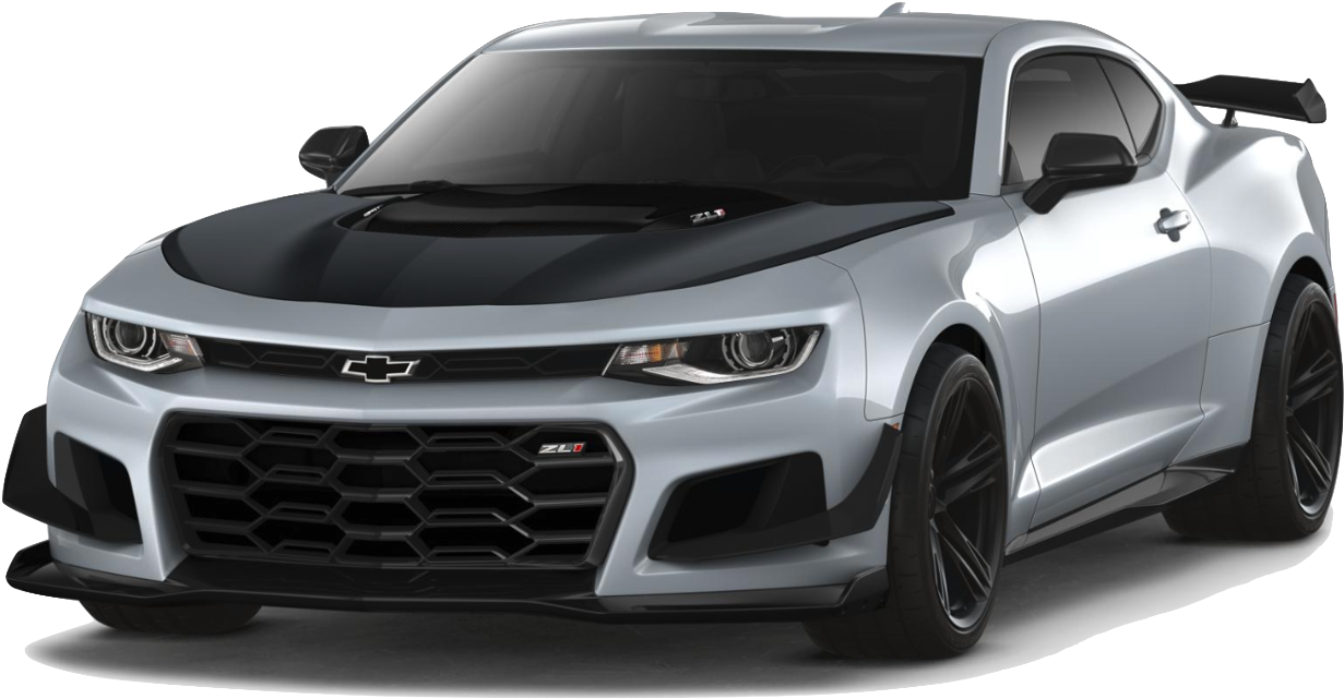 銀色雪佛蘭Camaro ZL1側角視圖 壁紙 — 一輛時尚的銀色雪佛蘭Camaro ZL1，帶有黑色飾件和侵略性造型，在純白背景前蓄勢待發。