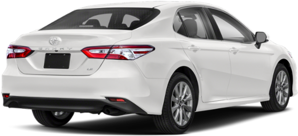 白色豐田Camry LE後視圖 壁紙 — 從後方四分之三角度觀看一輛潔淨的白色豐田Camry轎車，展示時尚的尾燈和合金輪圈。