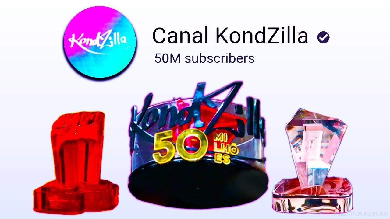 KondZilla 的 5000 萬訂閱者里程碑獎盃，以紅色、金色和水晶呈現。