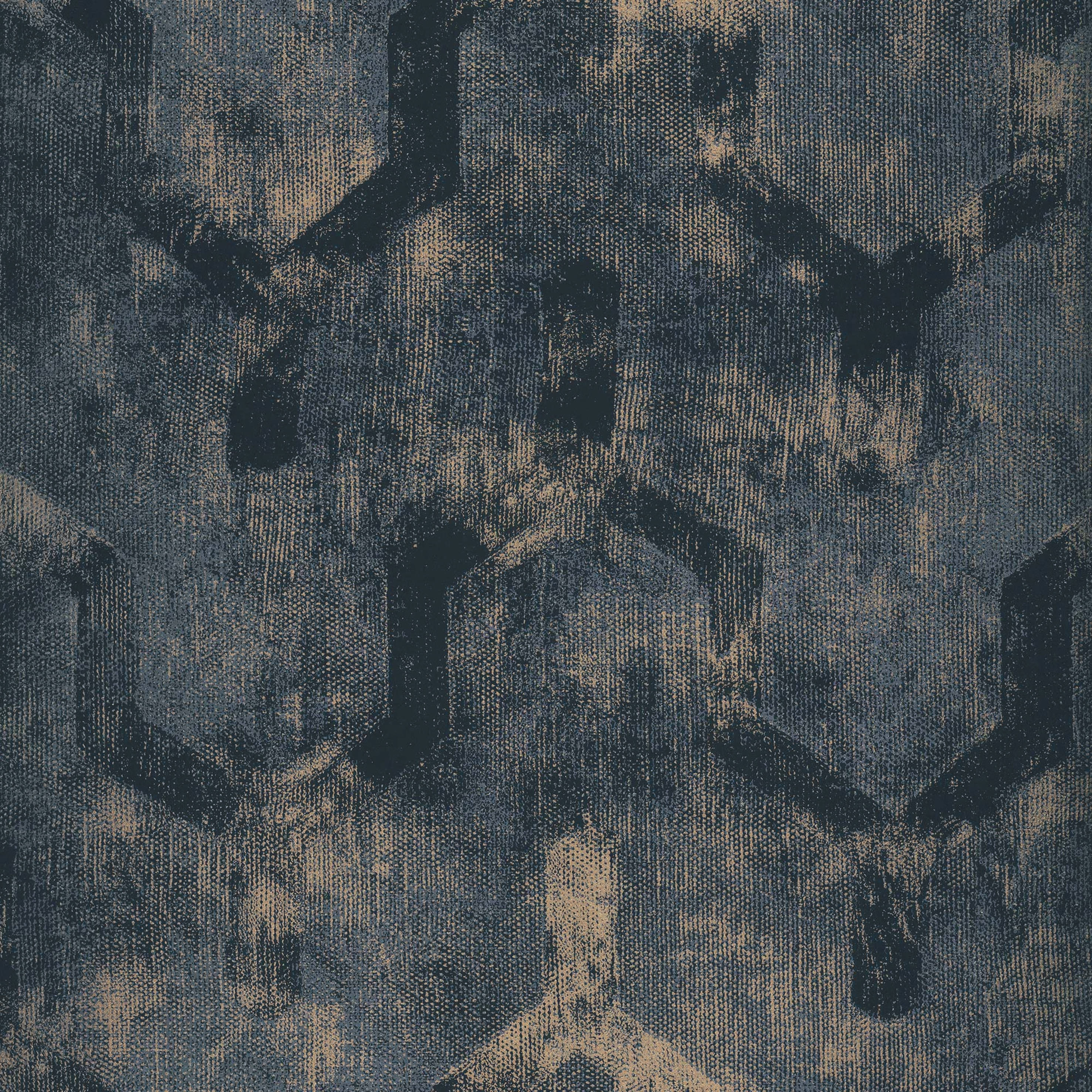 Casamance Vertige Tenebreuse 牛仔紋理 壁紙 — 帶有重複幾何圖案的紋理牆紙，採用柔和藍色和米色色調。