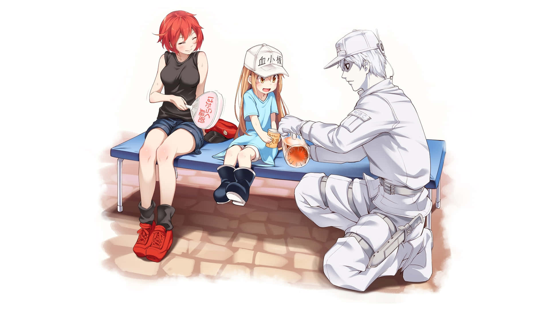 「《Cells at Work!》細胞團隊逐一擊退疾病」 壁紙 — 三個動漫角色坐在藍色長椅上，一個穿白色制服倒飲料，另一個拿著扇子，第三個紅髮紅鞋在觀看。