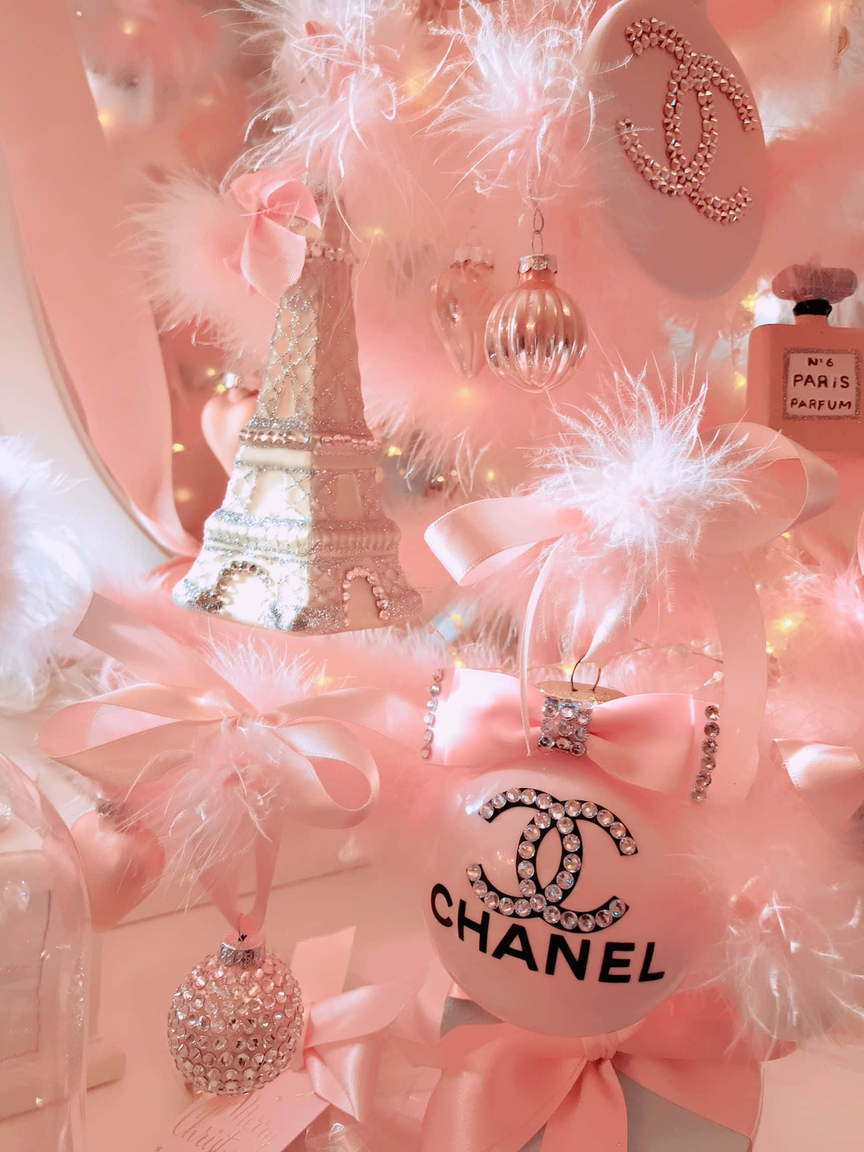 Chanel 聖誕樹配粉紅裝飾 壁紙