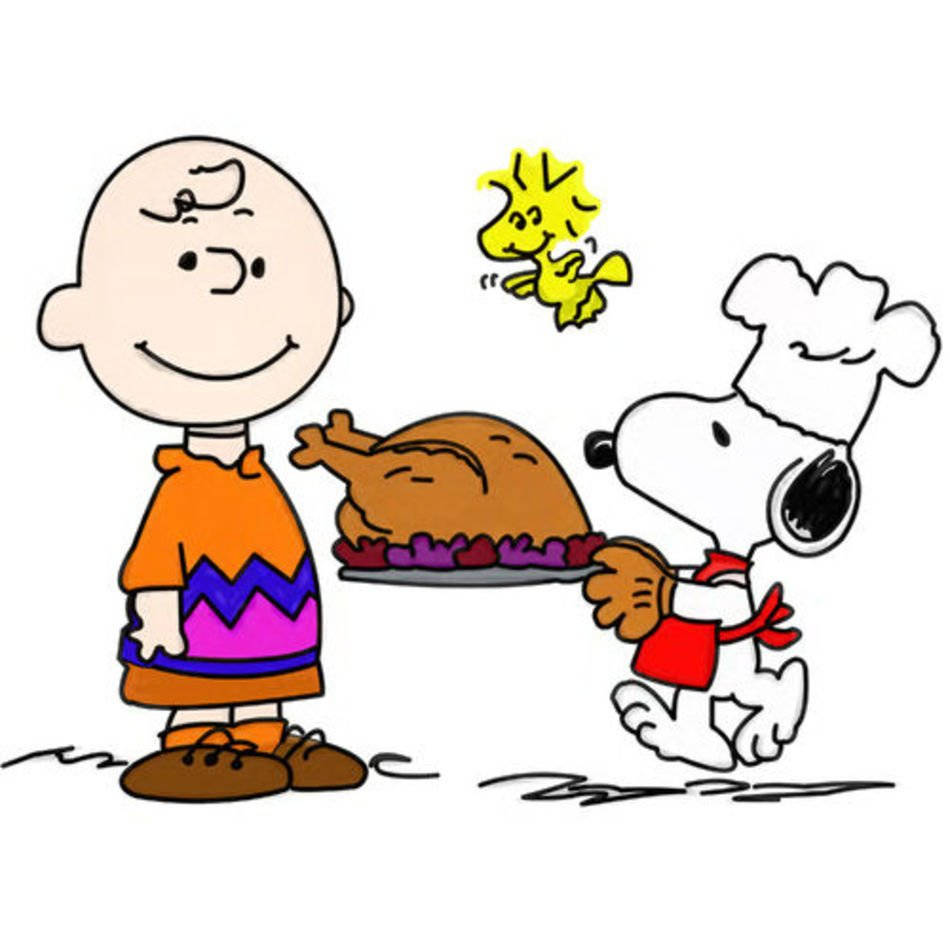 史努比 桌布 壁紙 — Charlie Brown 同 Snoopy 戴住廚師帽自豪地展示一隻烤火雞，Woodstock 喺附近開心地飛緊。