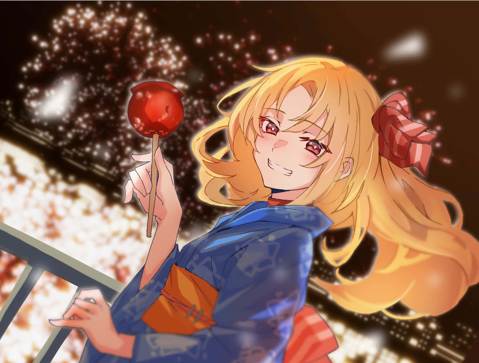  壁紙 — 一位開心的動畫女孩，金髮紅眼，手持紅色棒棒糖，背景是閃爍的夜空。