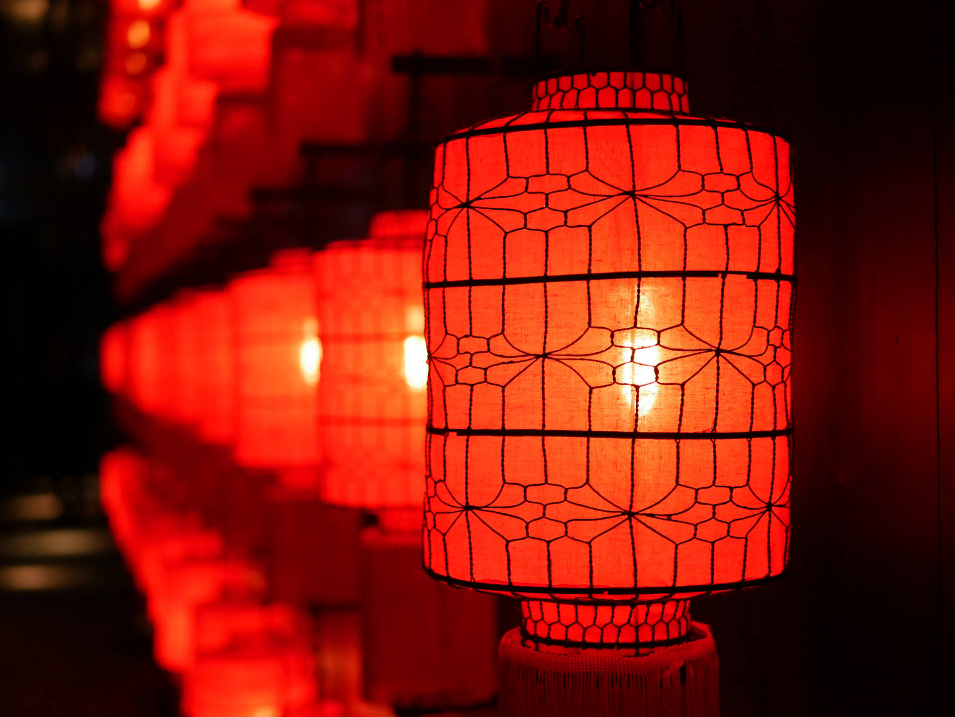 夜色中的中國新年燈籠壁紙。