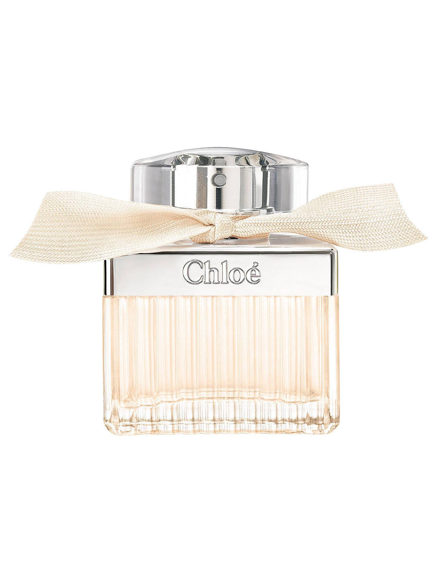 Chloe香水瓶，帶有銀色瓶蓋和奶油色蝴蝶結。