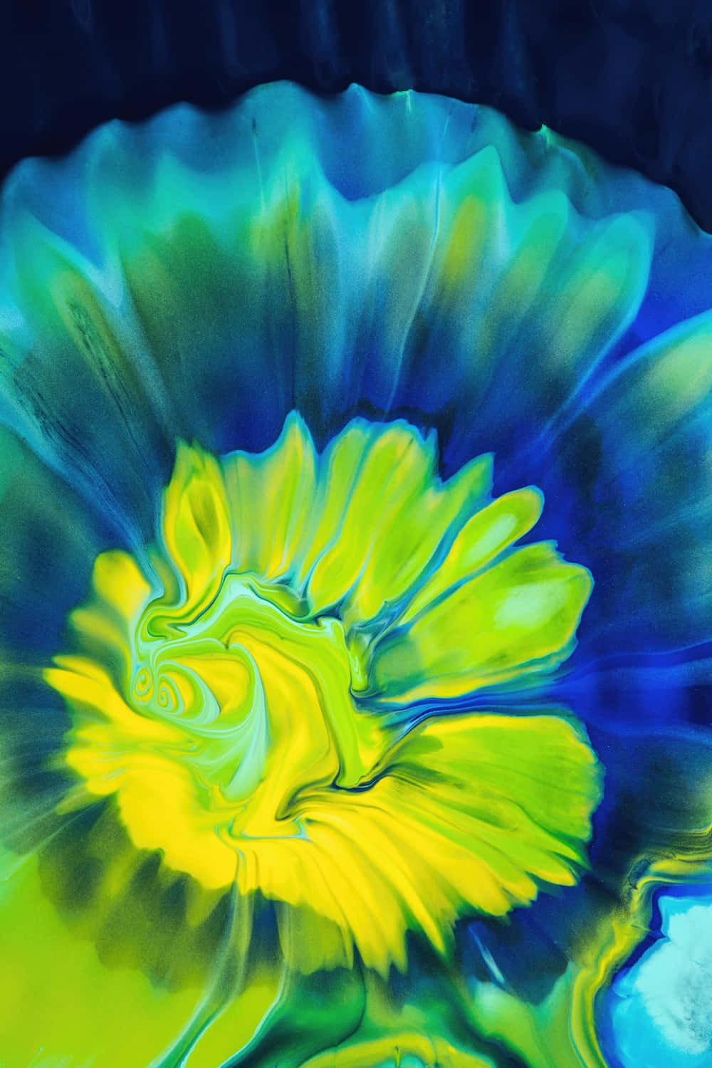 帶有霓虹黃綠色和深藍色漩渦的動態抽象流體藝術。
