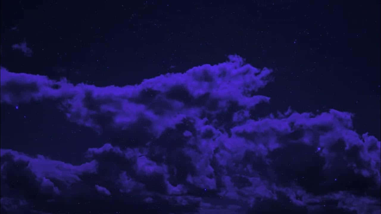  壁紙 — 充滿活力的紫色雲彩在閃爍著宇宙奧秘的星空夜空中飄移。