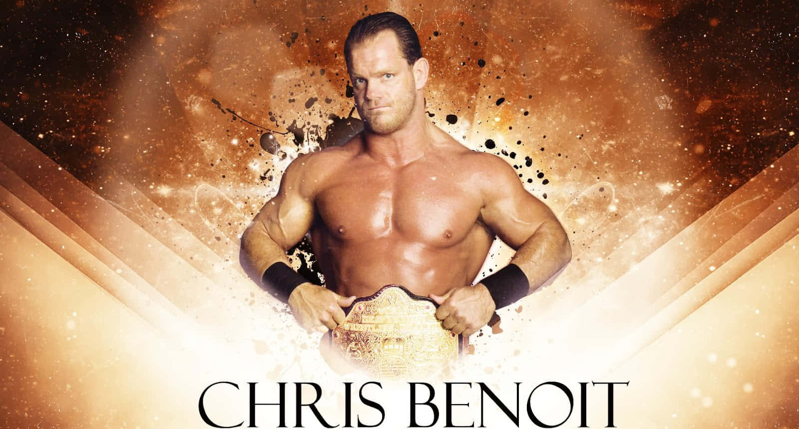 Chris Benoit 圖形設計 壁紙 — Chris Benoit 赤裸上身，手持冠軍腰帶，背景是火焰般的金色抽象圖案，帶有發光粒子。