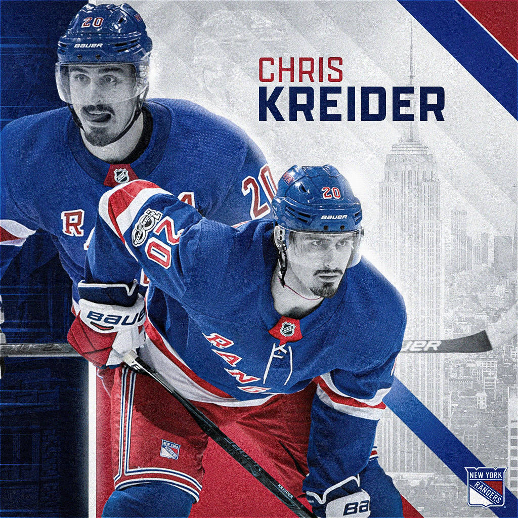 Chris Kreider 紐約遊騎兵隊球員 壁紙 — 冰球運動員Chris Kreider身穿藍、紅、白色的紐約遊騎兵隊裝備，在風格化的紐約市天際線背景下動態擺姿勢。