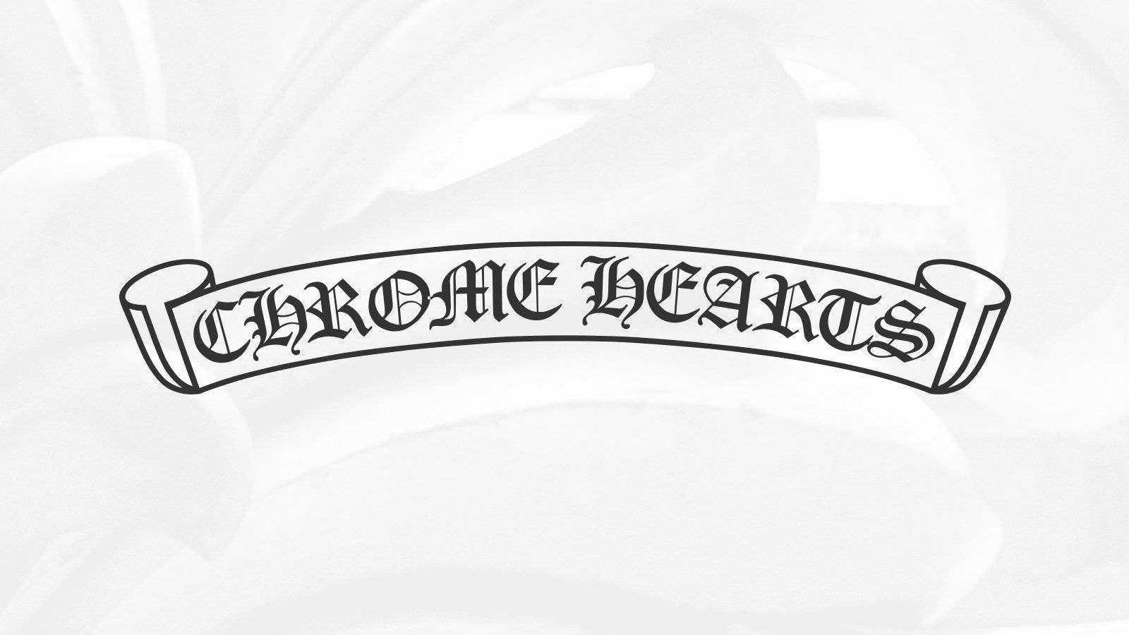 Chrome Hearts 文字標誌 壁紙 — 黑色哥德式 'CHROME HEARTS' 標誌，位於白色紋理背景上，帶有柔和陰影。