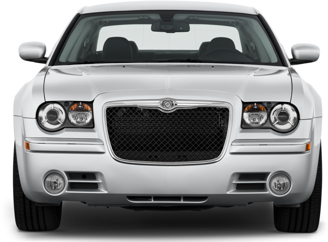 白色道奇Chrysler 300正面視圖 壁紙 — 黑色背景前，一輛時尚銀色克萊斯勒轎車的正面視圖，配備鍍鉻格柵和圓形頭燈。