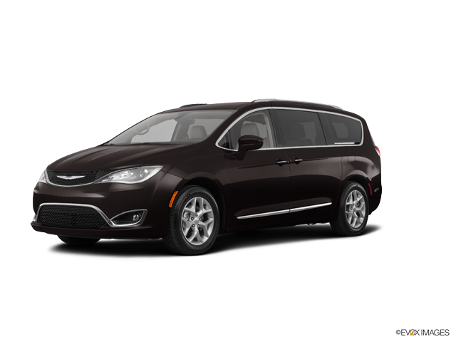 黑色 Chrysler Pacifica 小客車 壁紙 — 一輛時尚的深棕色小型貨車，帶有鍍鉻飾邊和合金輪圈，在白色背景的攝影棚燈光下展示。