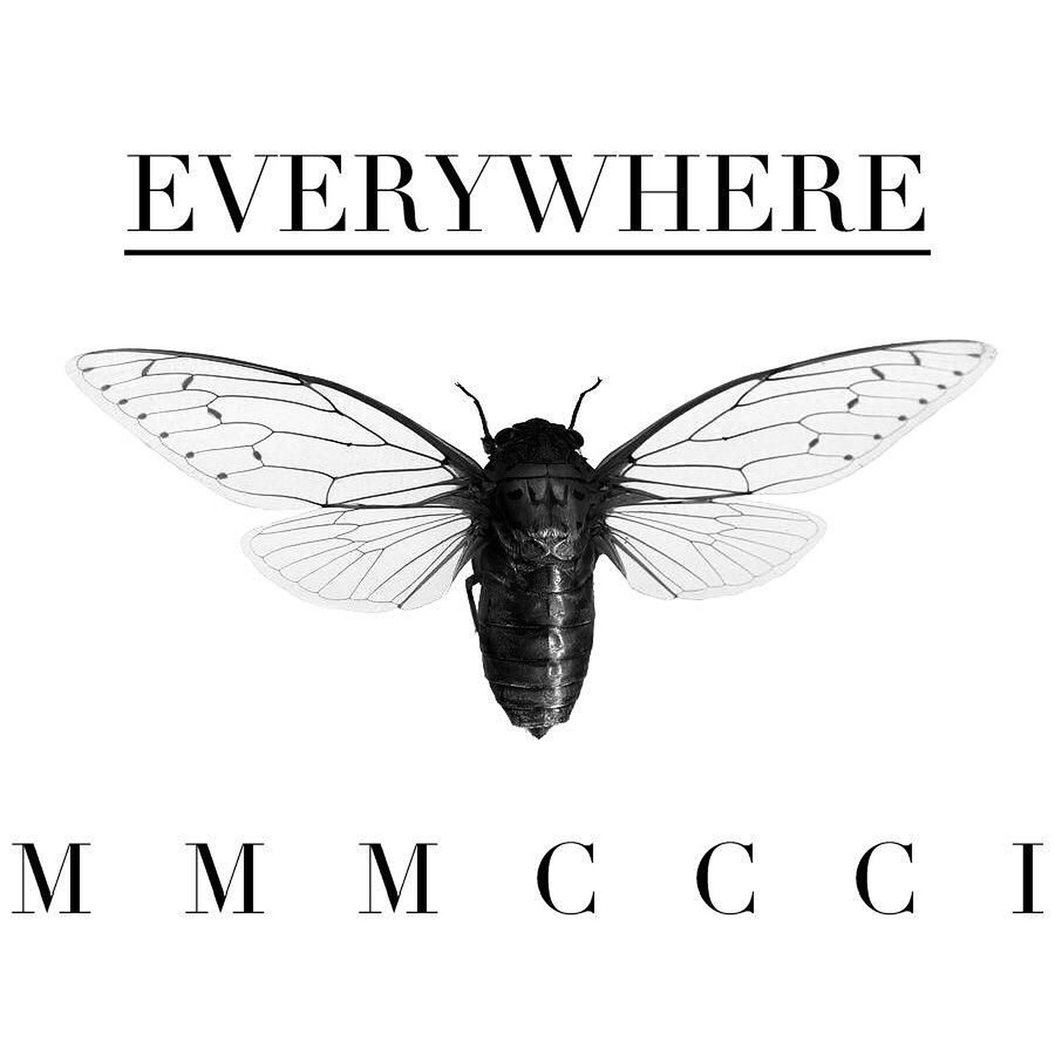 Cicada 遍佈 MMMCCCI 壁紙 — 一幅鮮明的黑白插圖，中央是一隻翅膀細節豐富的蟬，位於「EVERYWHERE」字樣下方，其下有羅馬數字。