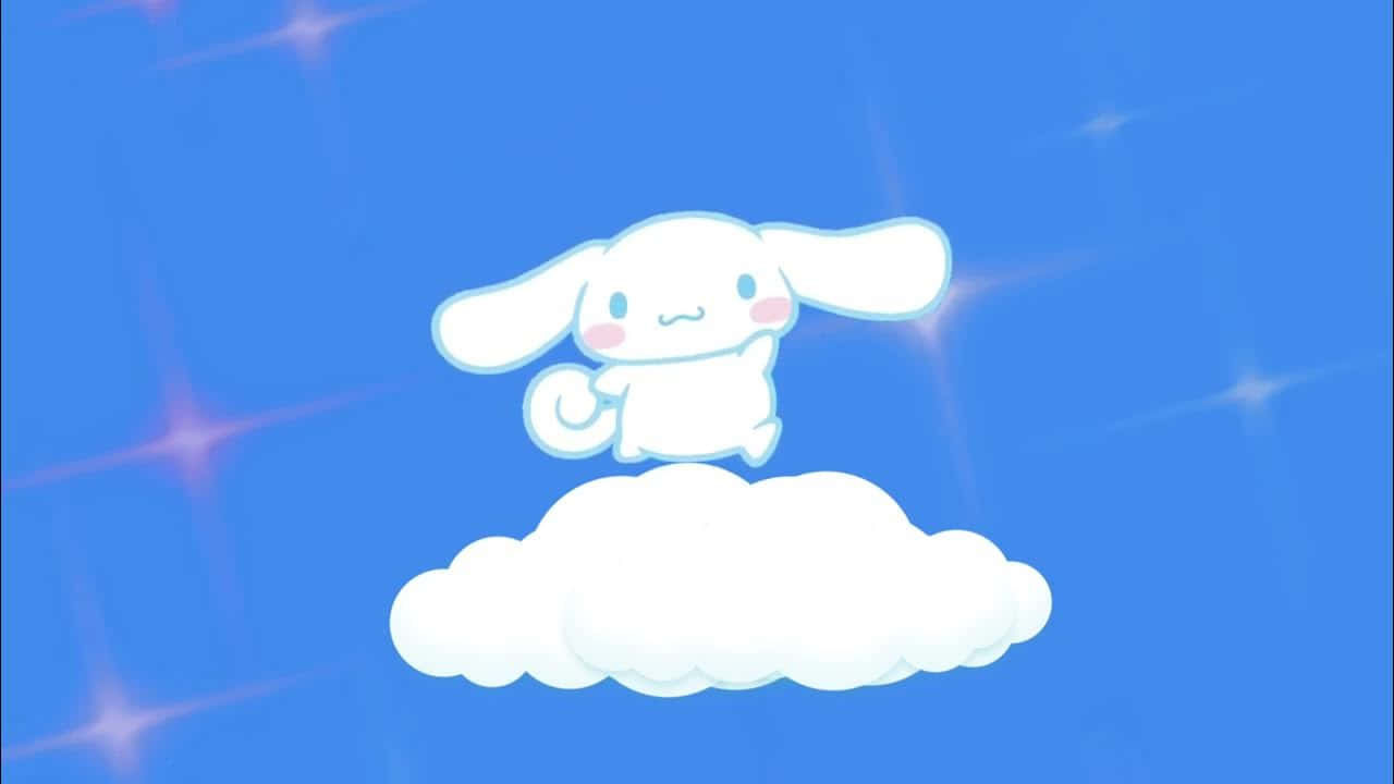 享受可愛的Cinnamoroll桌面壁紙 - 讓家更溫馨愉快！ 壁紙 — 一隻可愛的白色兔子角色，長耳朵，坐在蓬鬆的雲朵上，背景是充滿閃爍星光的蔚藍天空。
