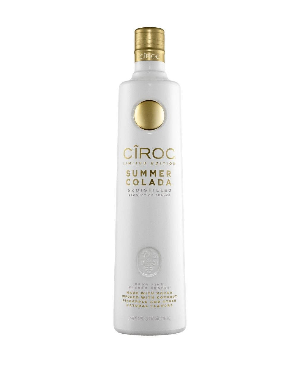 帶有金色瓶蓋和文字的白色Ciroc Summer Colada伏特加酒瓶。