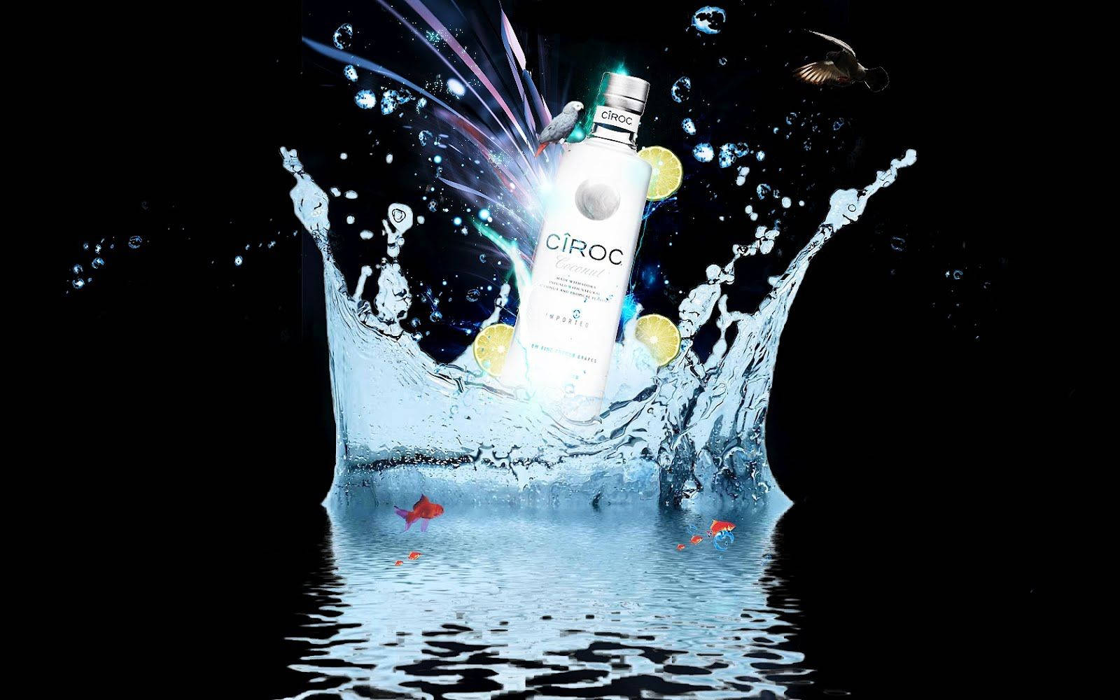 Ciroc伏特加酒瓶被水花和漂浮的檸檬和魚環繞。