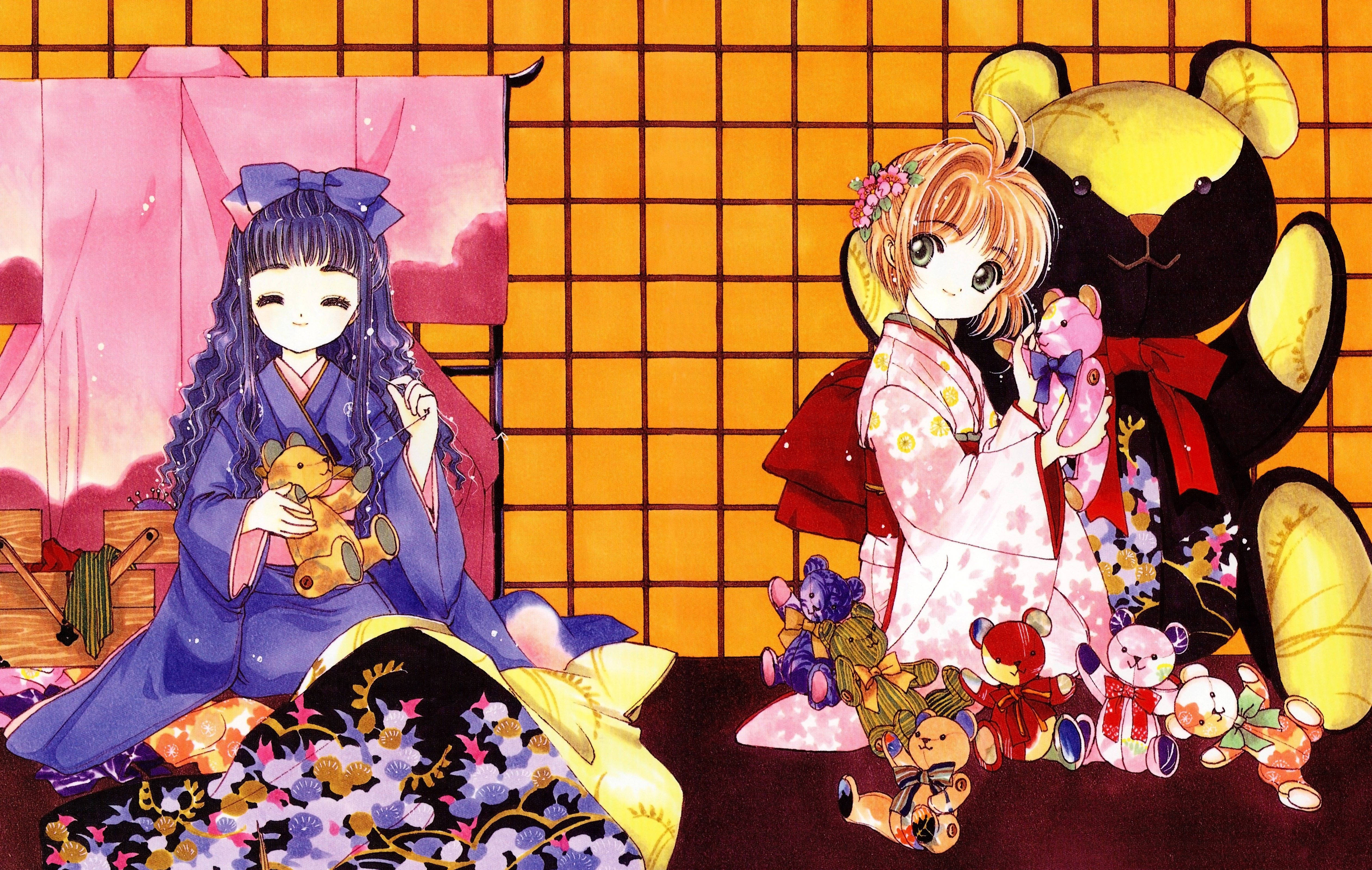 Clamp 庫洛魔法使與小可 壁紙 — 兩個穿著彩色和服的動漫女孩坐在榻榻米地板上，周圍環繞著毛絨泰迪熊，背景是溫暖的障子屏風。