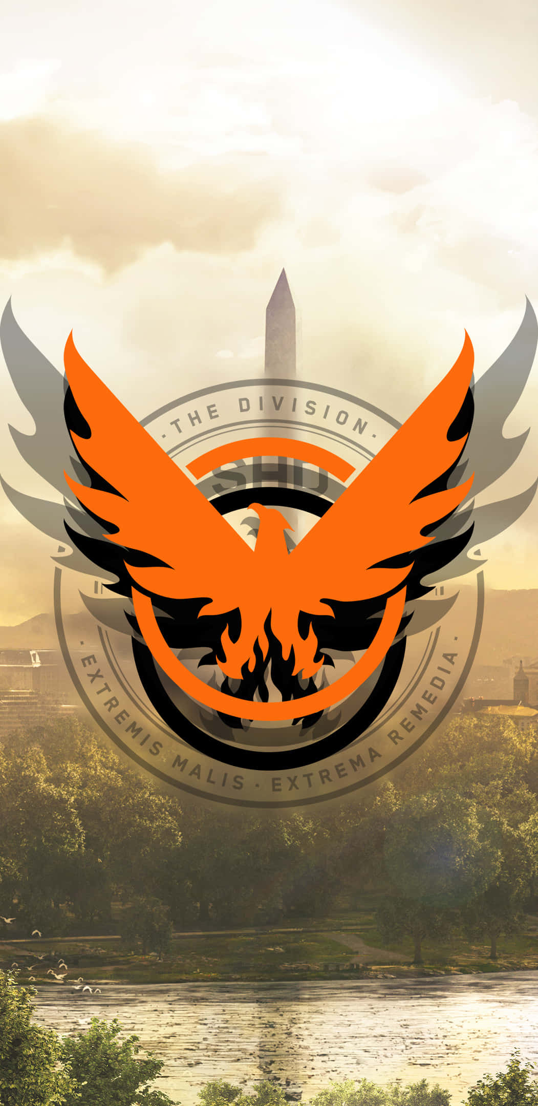 Clancy 遊戲標誌 Android：The Division 背景 壁紙 — 一個熾熱橙色鳳凰標誌，翅膀展開，籠罩著華盛頓紀念碑在日出時分的朦朧城市天際線。