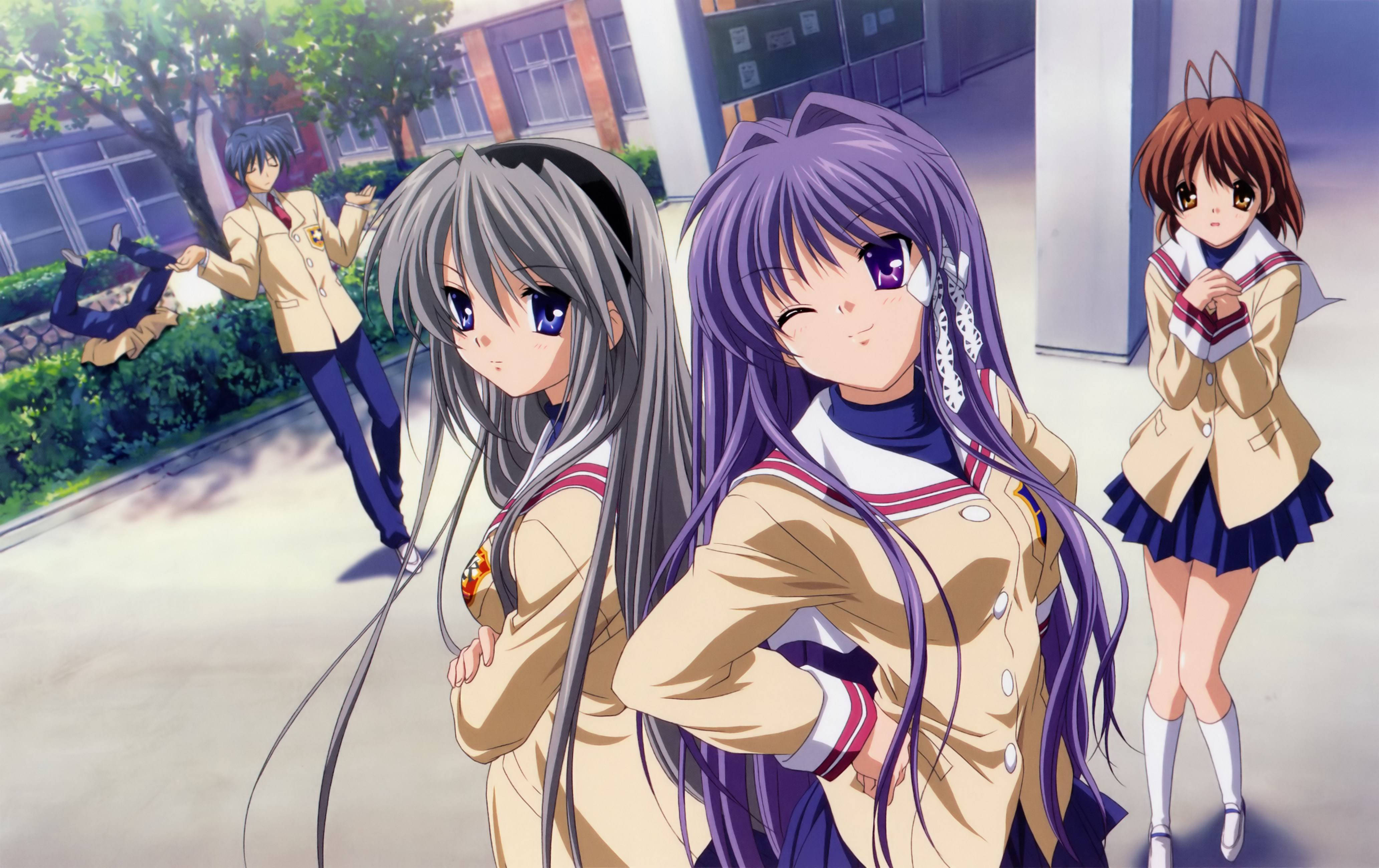 《Clannad：後篇》 壁紙 — 四個動漫女學生穿著校服，自信地站在陽光明媚的校園庭院中，身後有樹木和建築物。