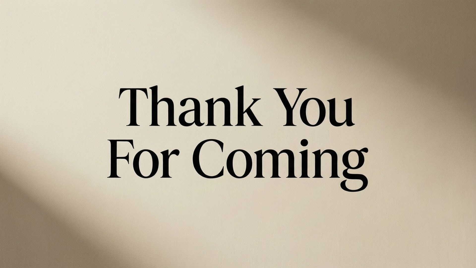 米色牆上帶柔和陰影的 Thank You For Coming 文字
