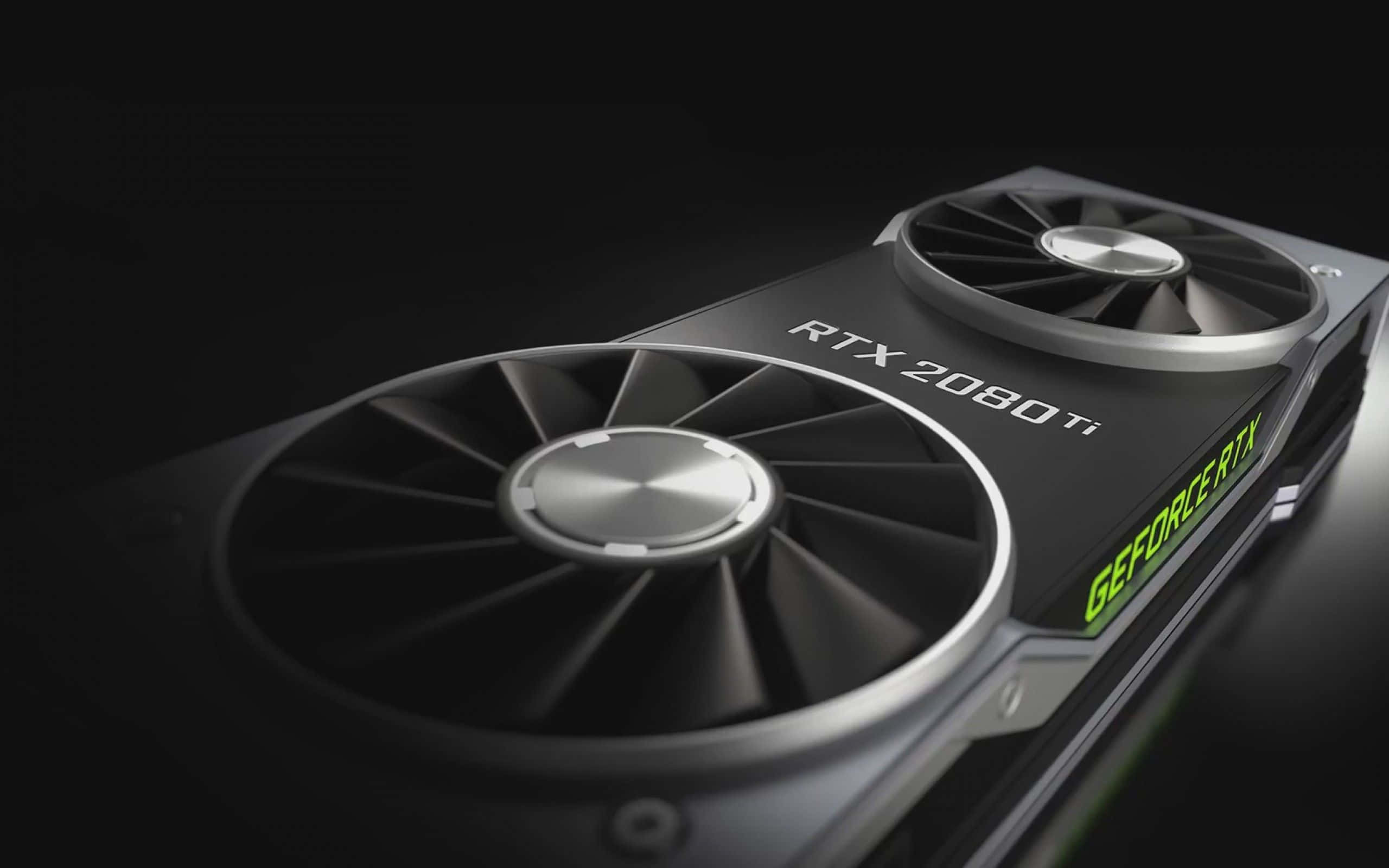 4K Graphics Cards 桌布 壁紙 — 黑色GeForce RTX 2080 Ti顯示卡的特寫，兩個大風扇在戲劇性的工作室燈光下發出綠色光芒。