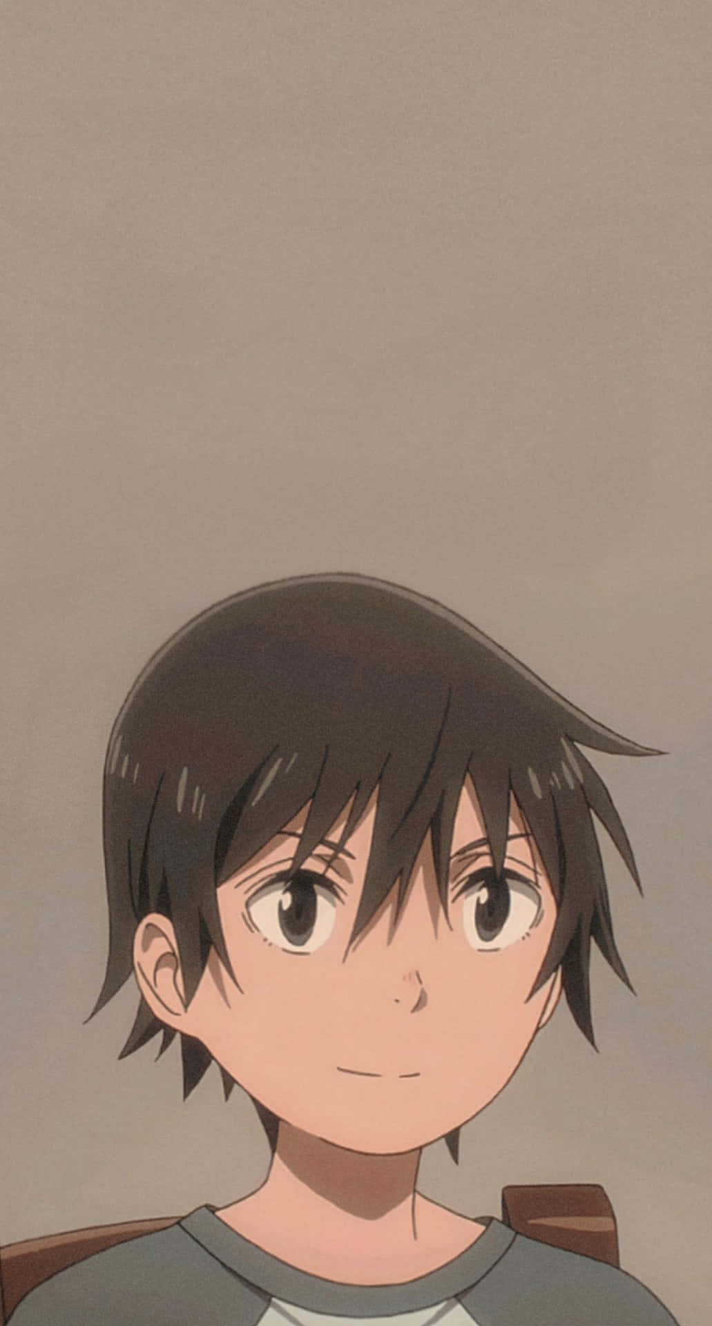 Satoru Fujinuma 桌布 壁紙 — 一個黑髮大眼動漫男孩的特寫，他微微向上看，表情溫柔。