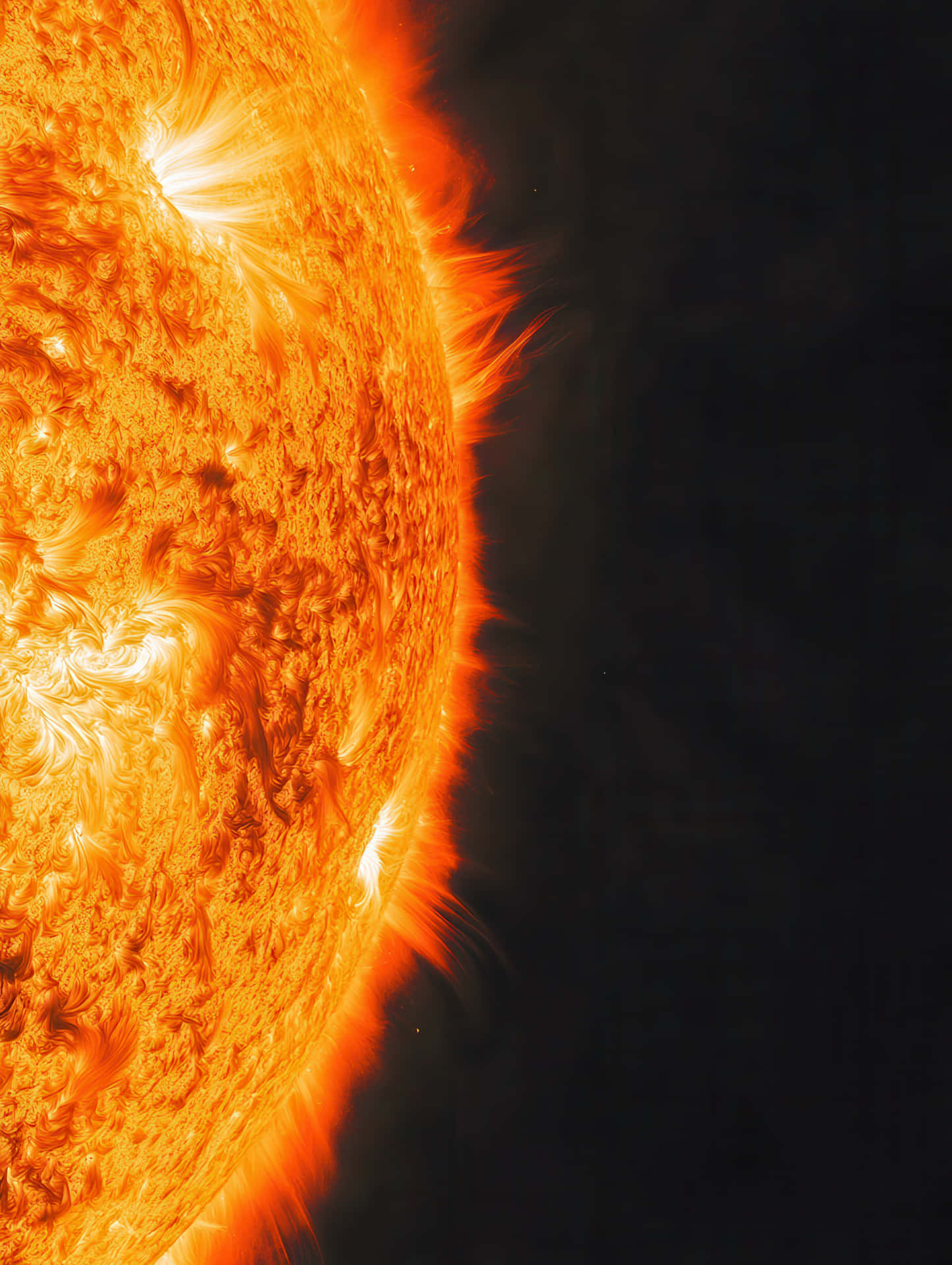 太陽火熱表面，太陽耀斑爆發進入太空