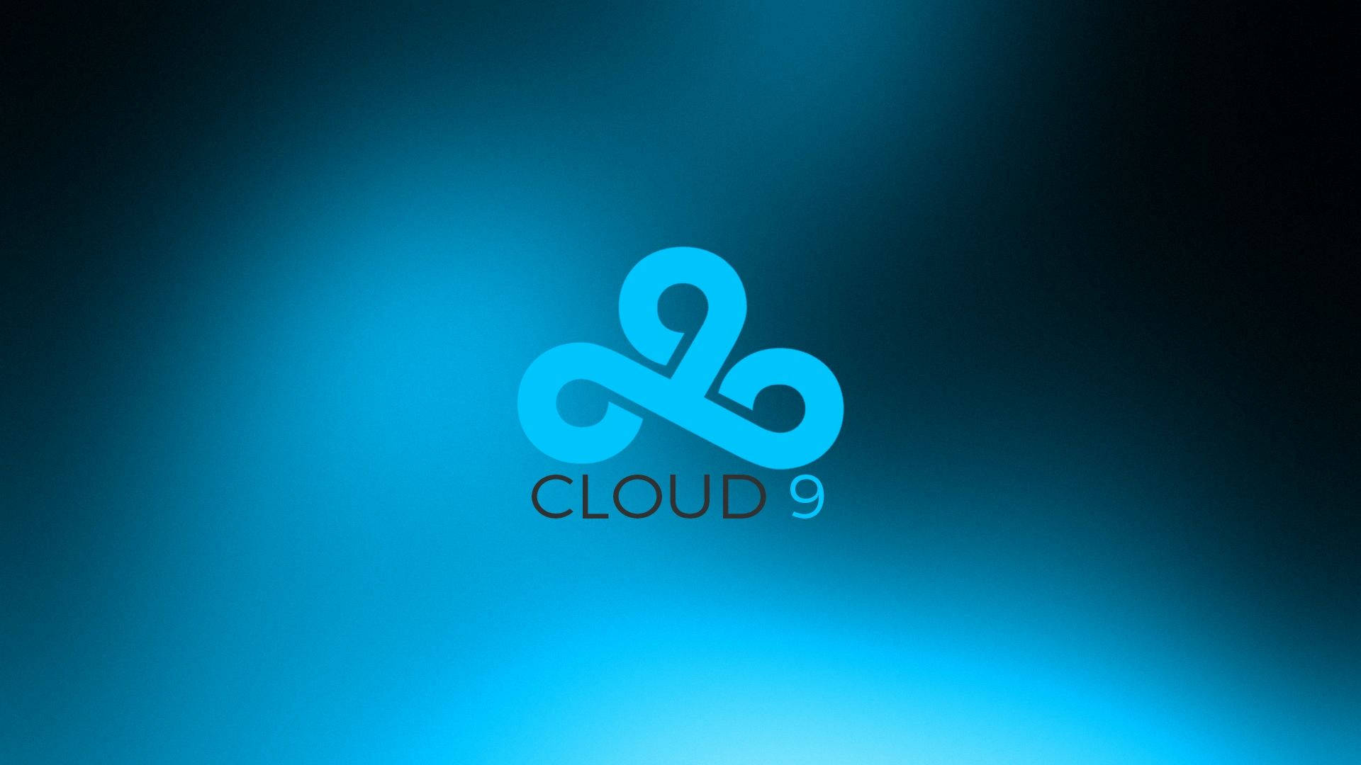 Cloud9 均勻藍色標誌 壁紙 — 一個發光的藍色Cloud Nine標誌，居中於帶柔和光線的漸變藍色背景上。