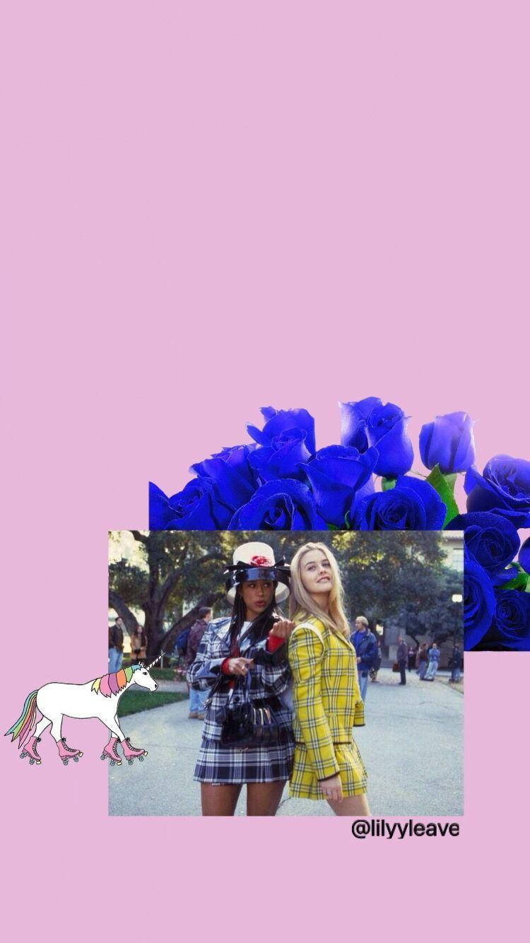 《Clueless》女孩們穿粉紅色 壁紙 — 兩個穿著格仔衫的女孩企喺卡通獨角獸同鮮藍色玫瑰旁邊，背景係粉紅色。