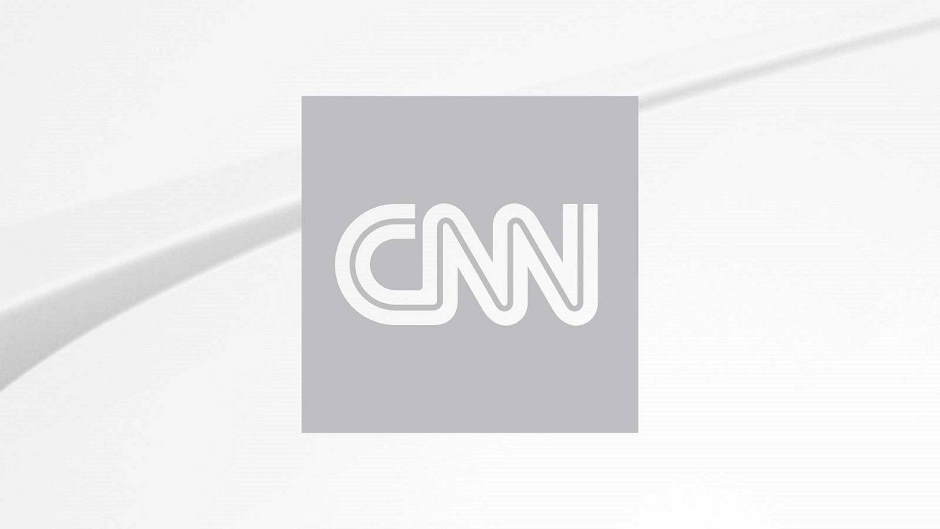 CNN 白色主題 壁紙 — CNN 標誌以白色顯示在灰色正方形上，居中於簡約白色背景，帶有柔和曲線。