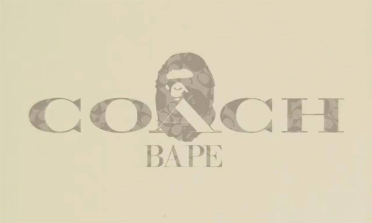 米色背景上字母A中有猿頭的COACH BAPE標誌
